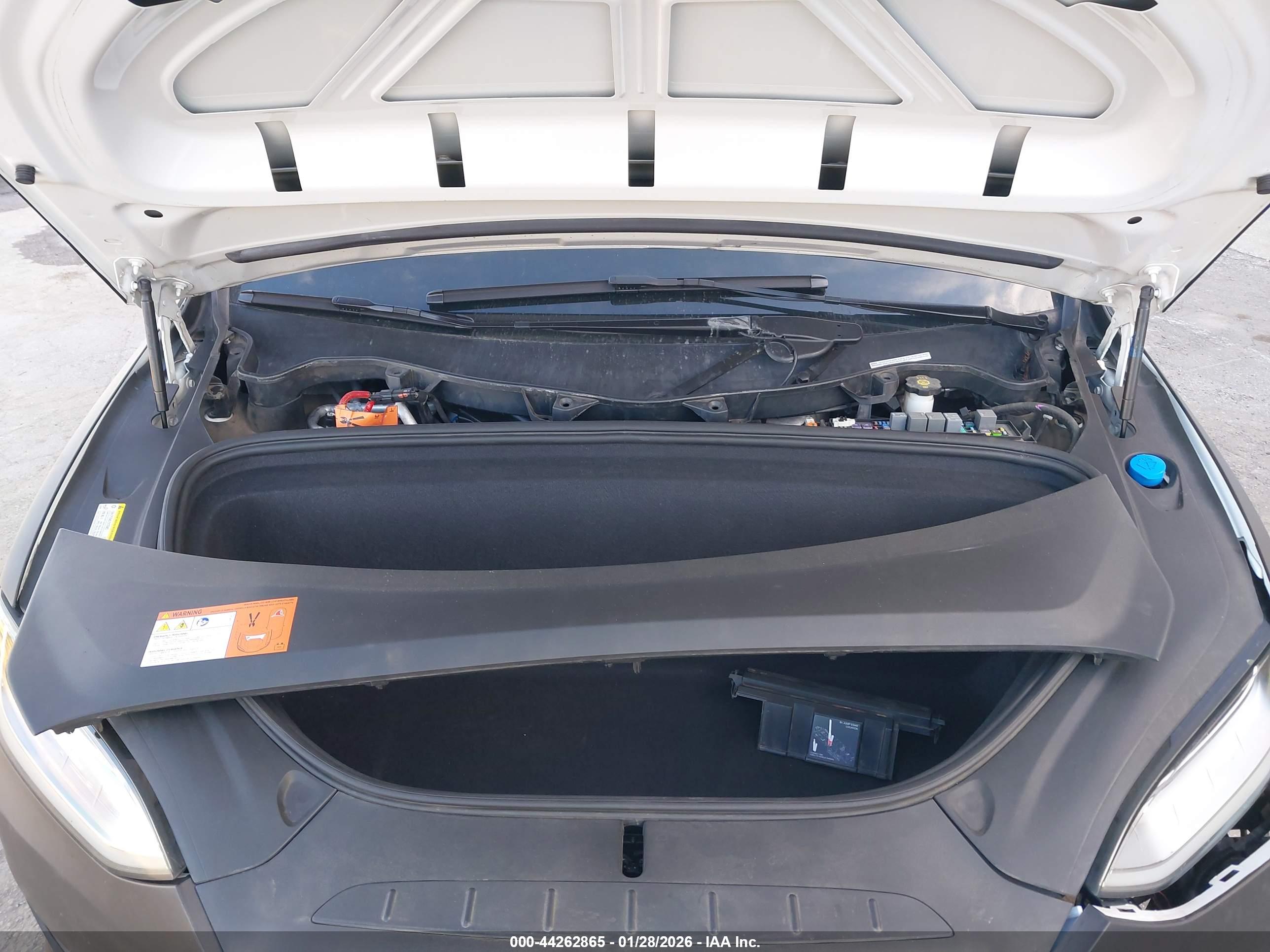 TESLA MODEL image 10