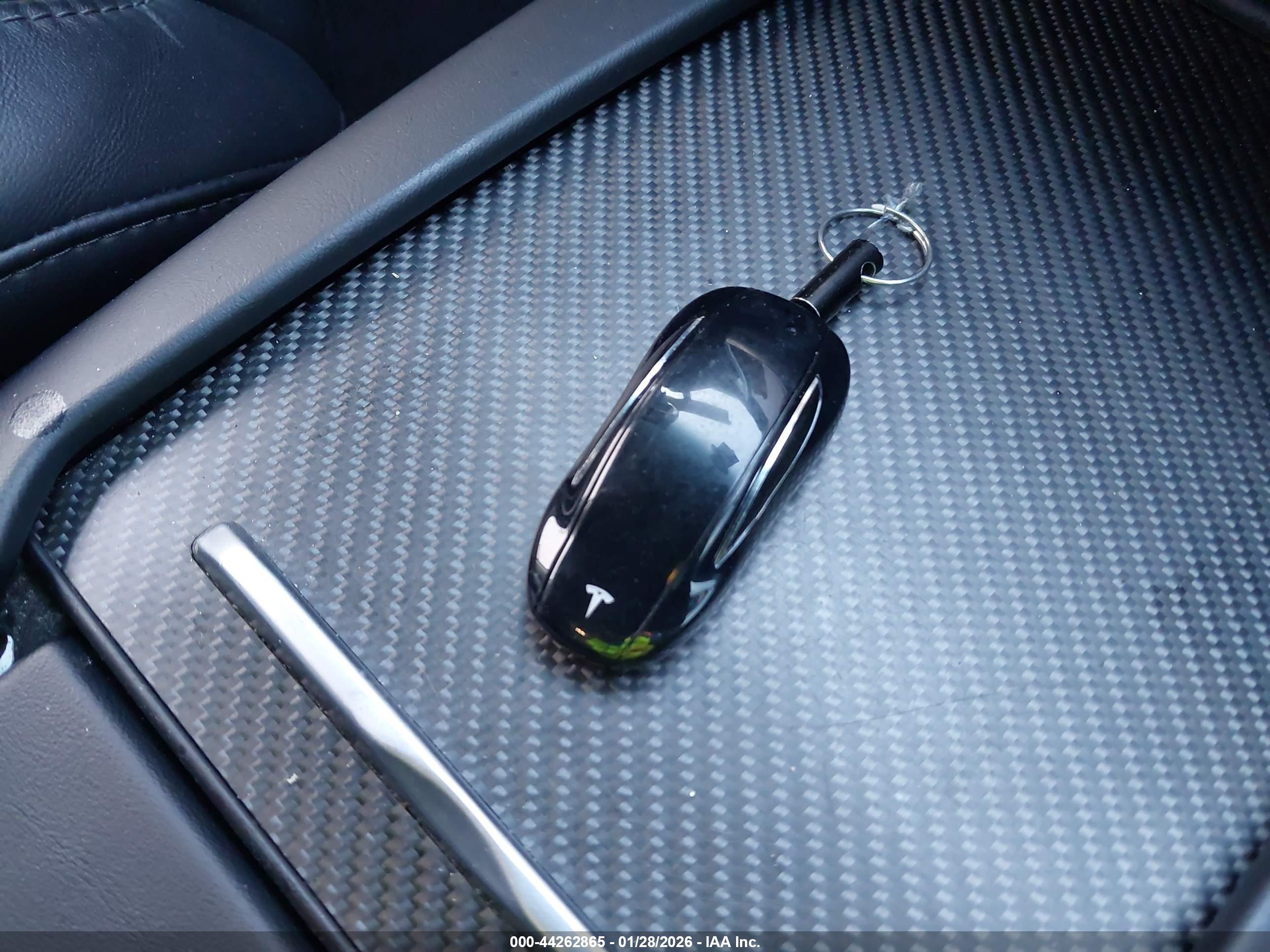 TESLA MODEL image 11