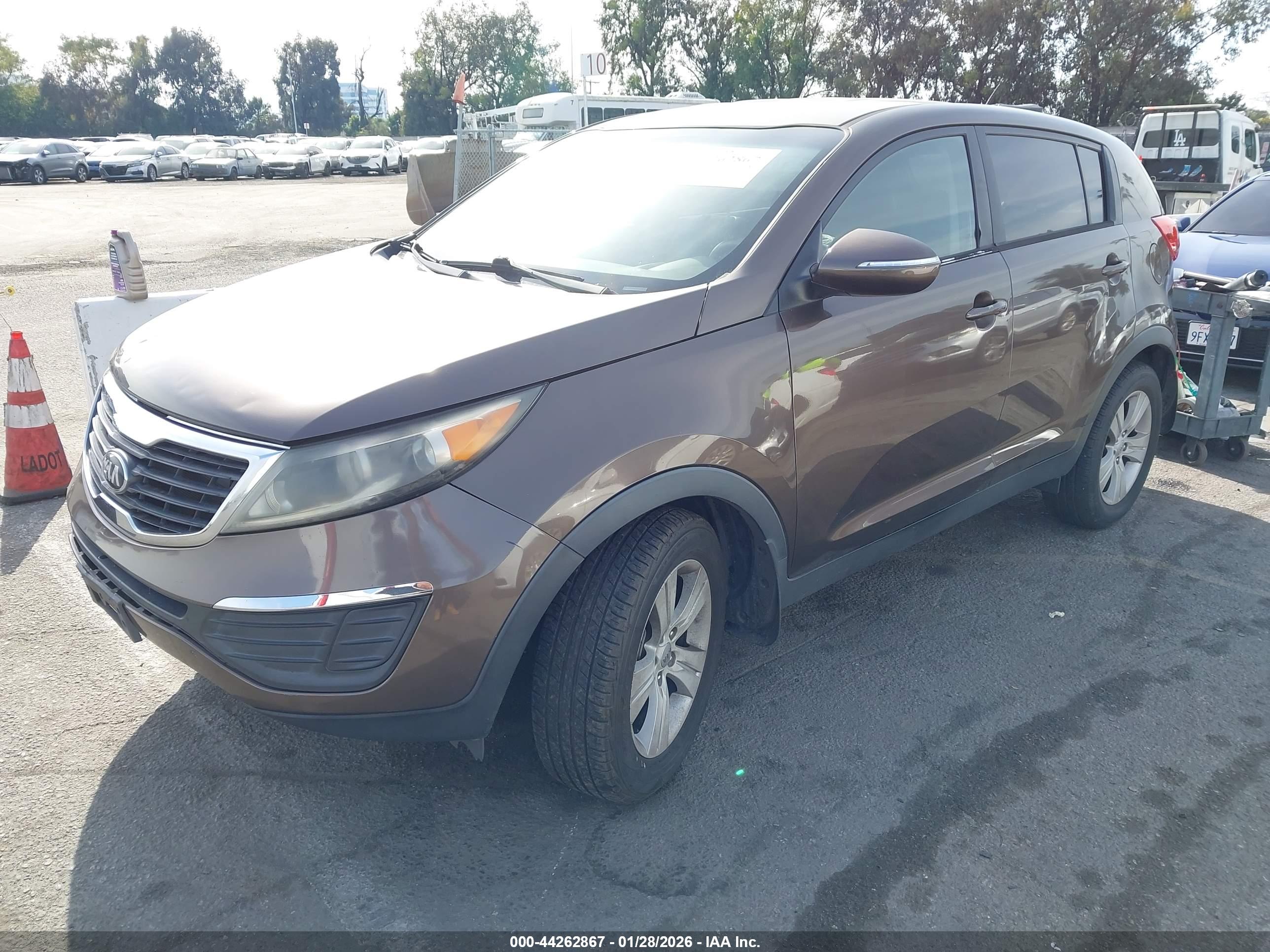 KIA SPORTAGE image 2