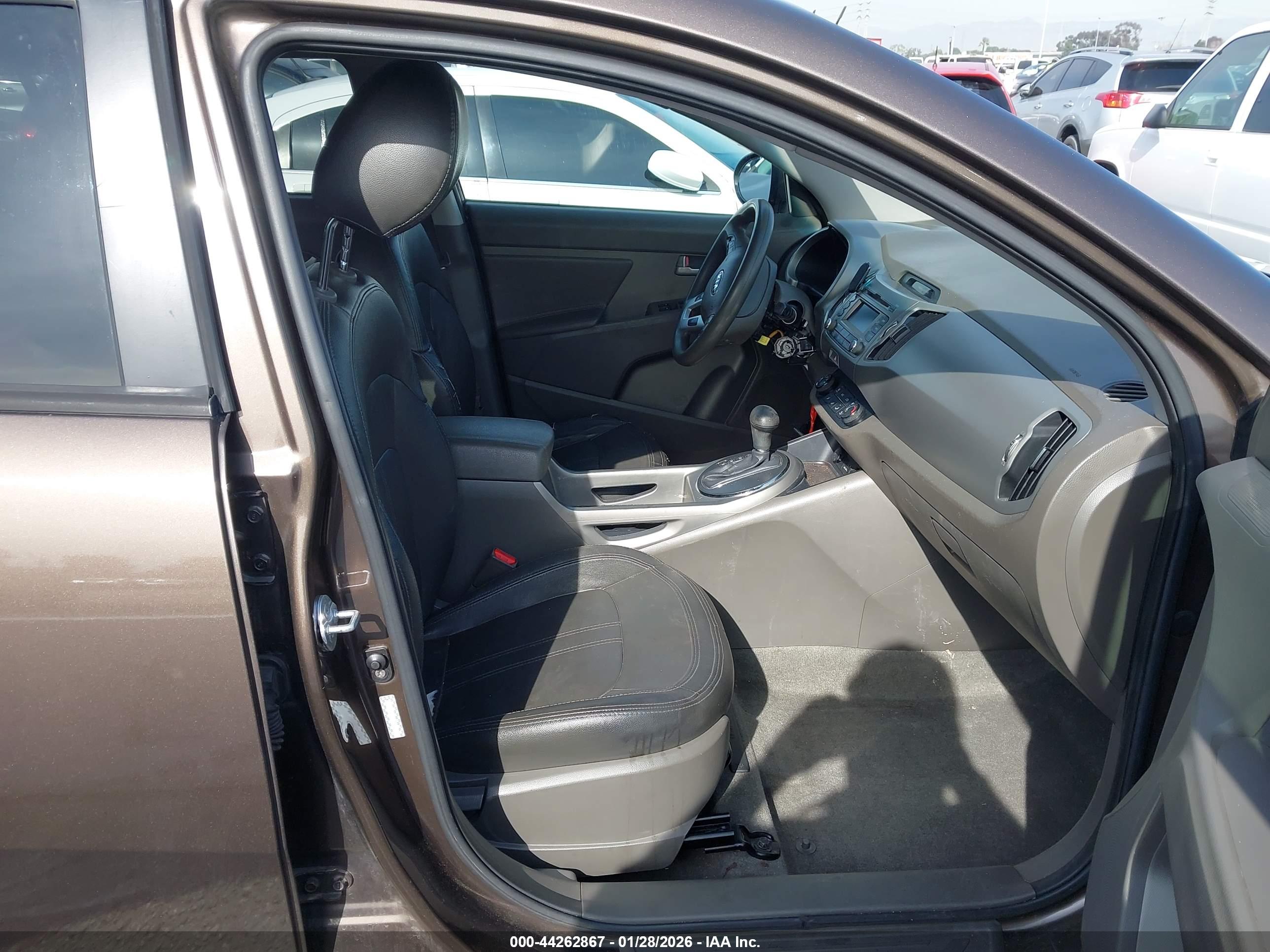 KIA SPORTAGE image 5