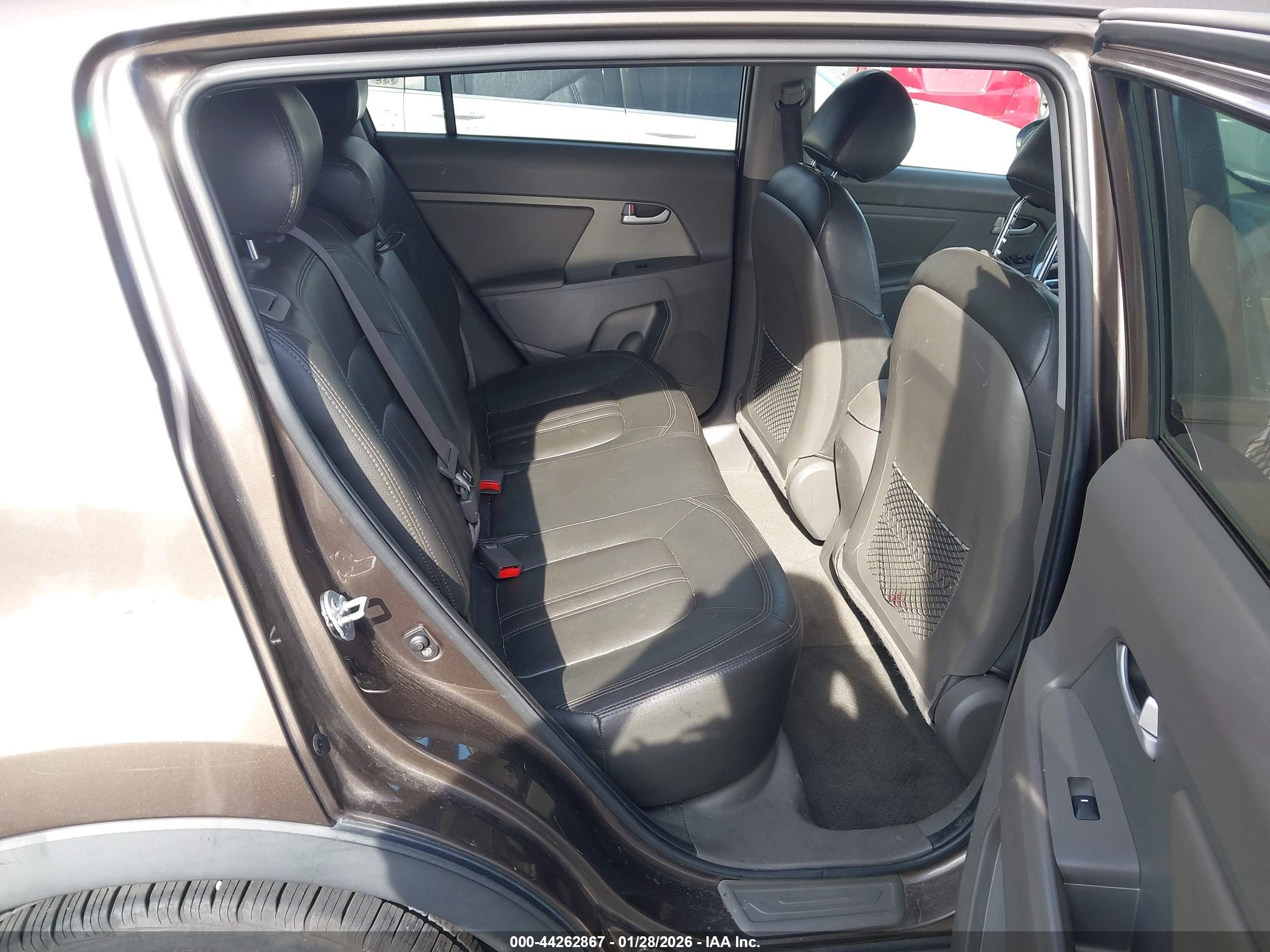 KIA SPORTAGE image 8
