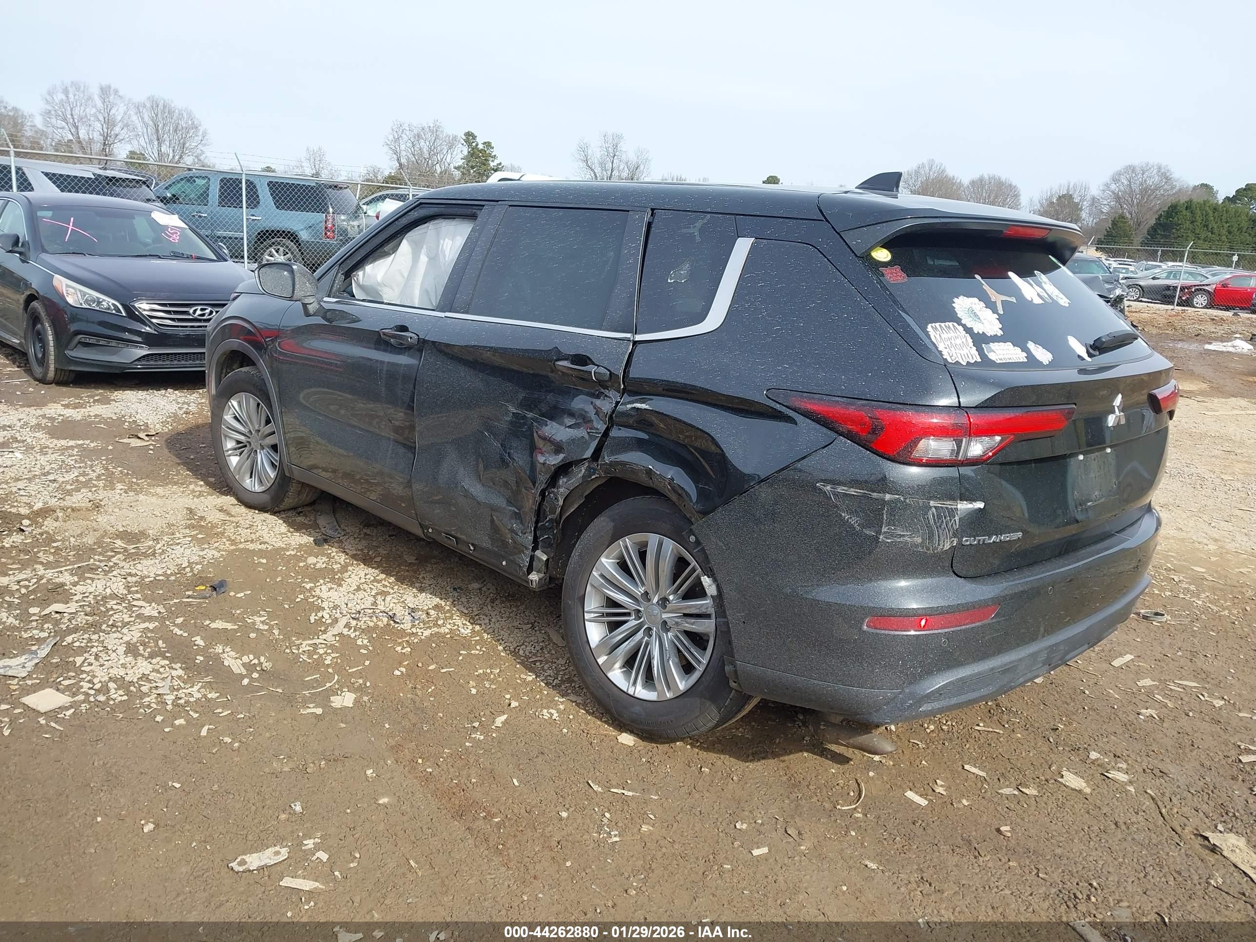 MITSUBISHI OUTLANDER image 3