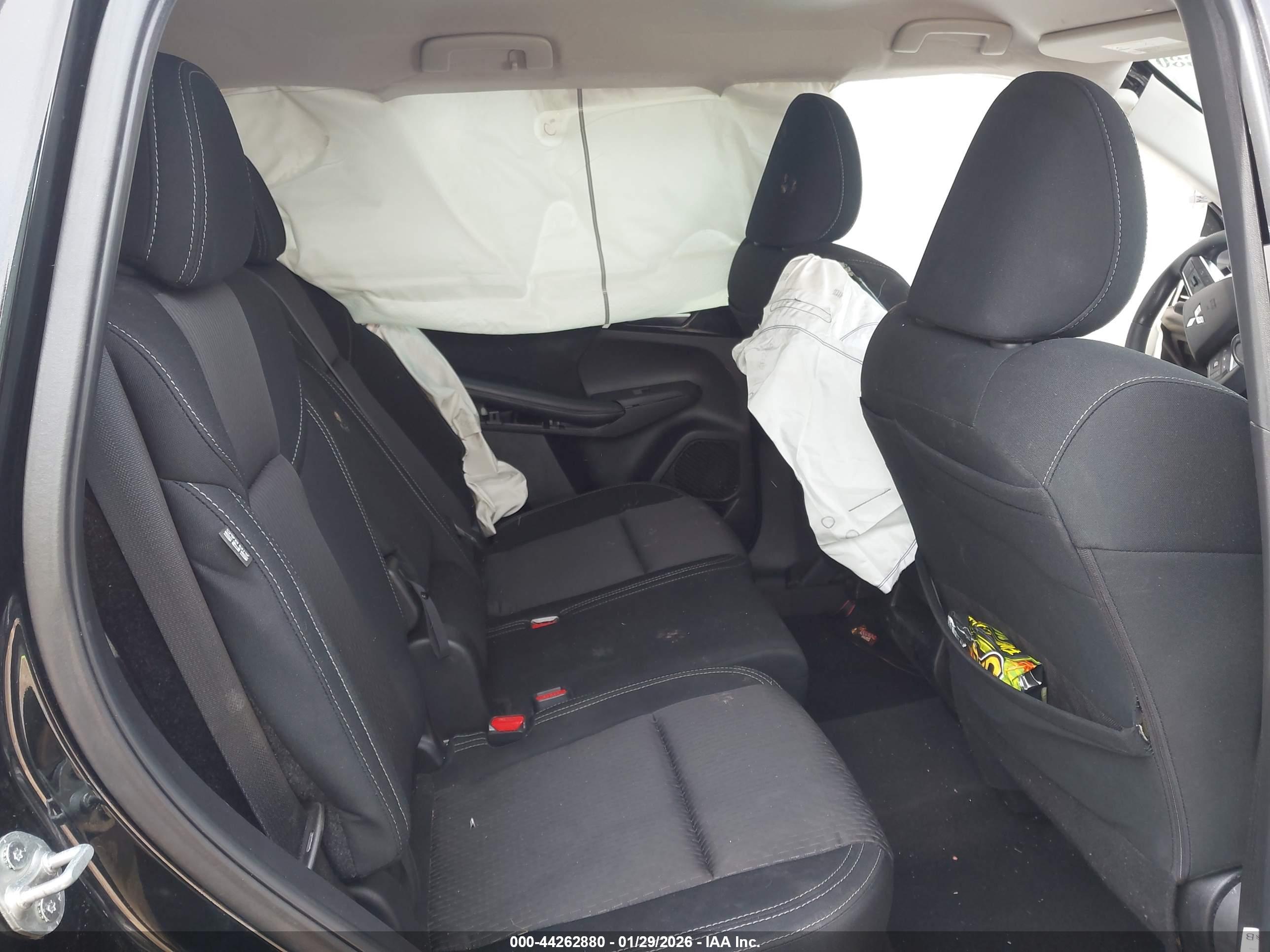 MITSUBISHI OUTLANDER image 8