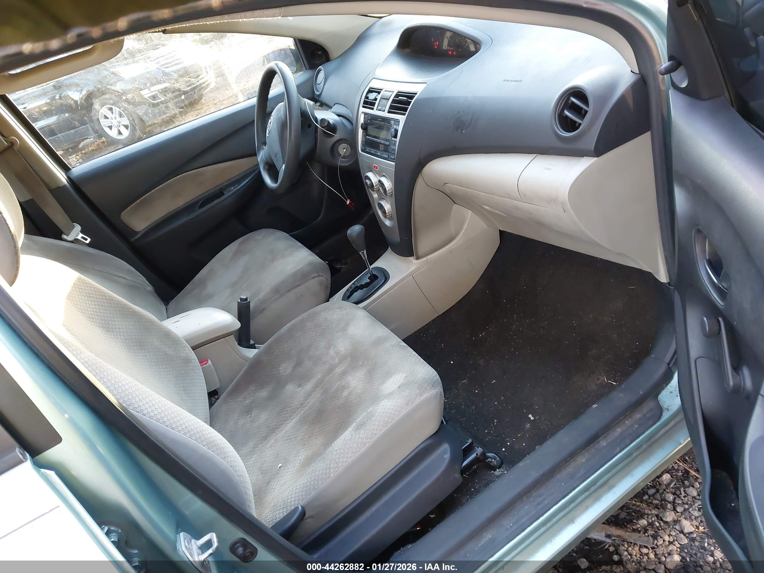 TOYOTA YARIS image 5