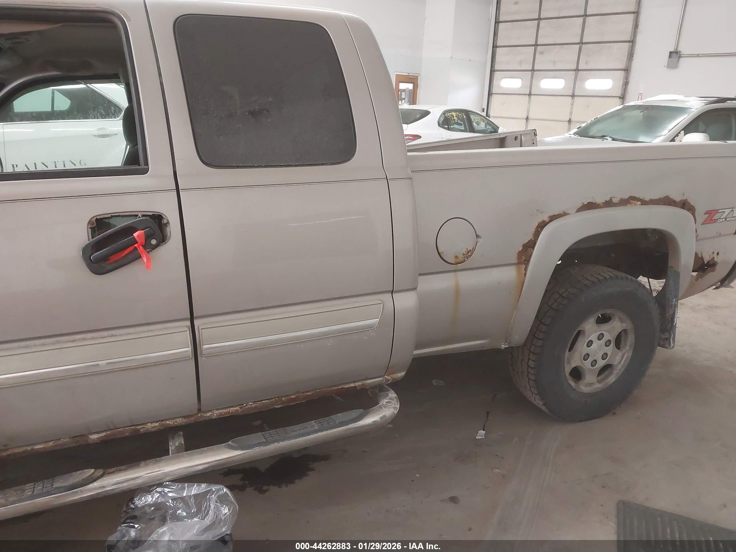 CHEVROLET SILVERADO image 6