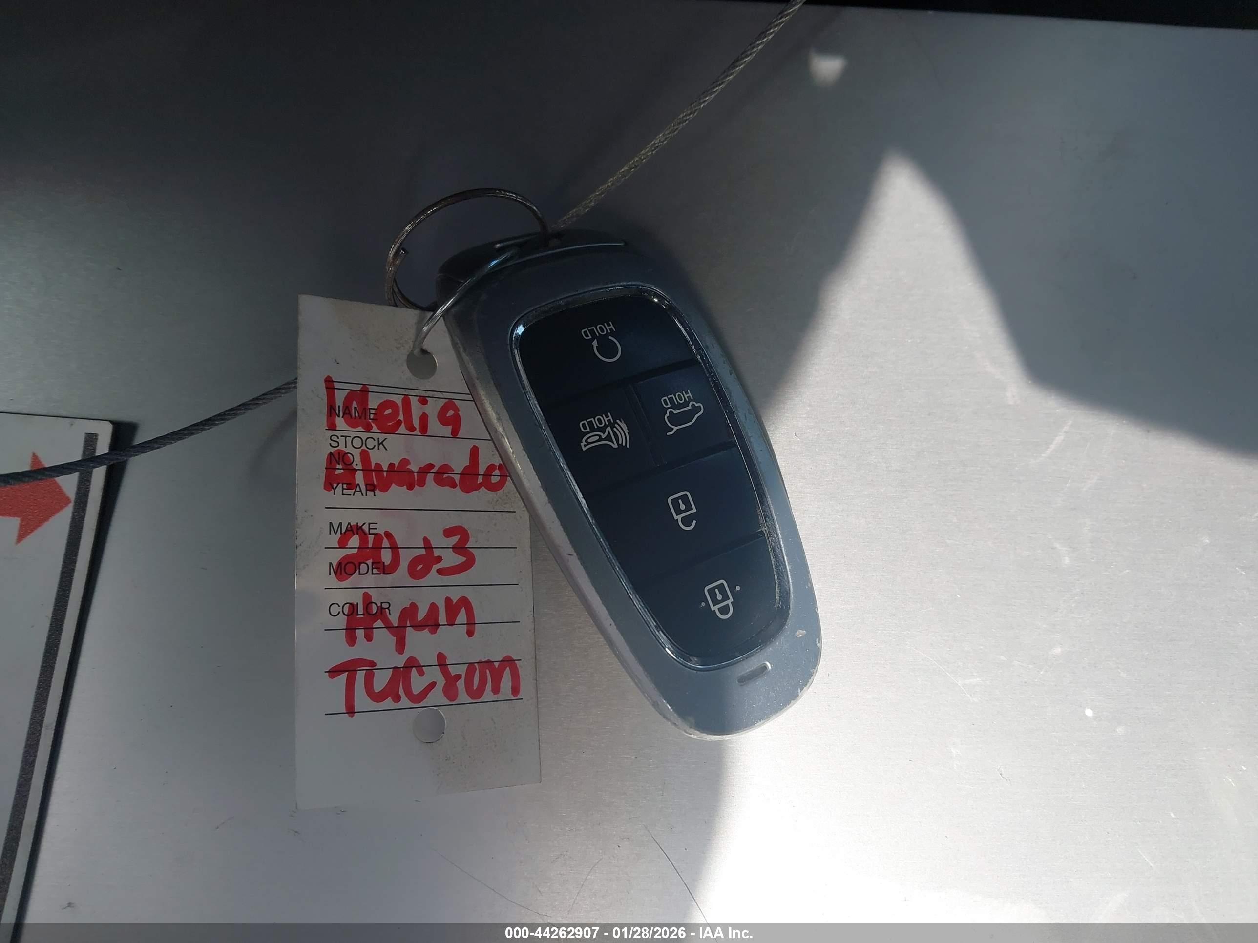 HYUNDAI TUCSON image 11