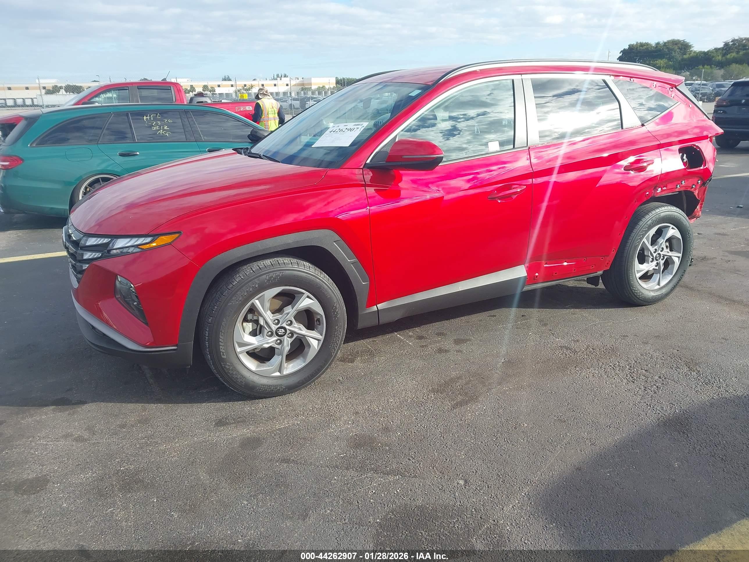 HYUNDAI TUCSON image 2