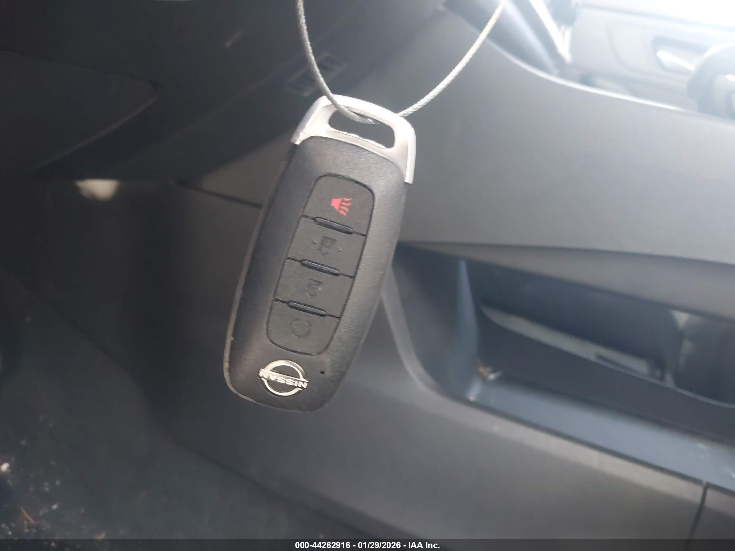 NISSAN ROGUE image 11