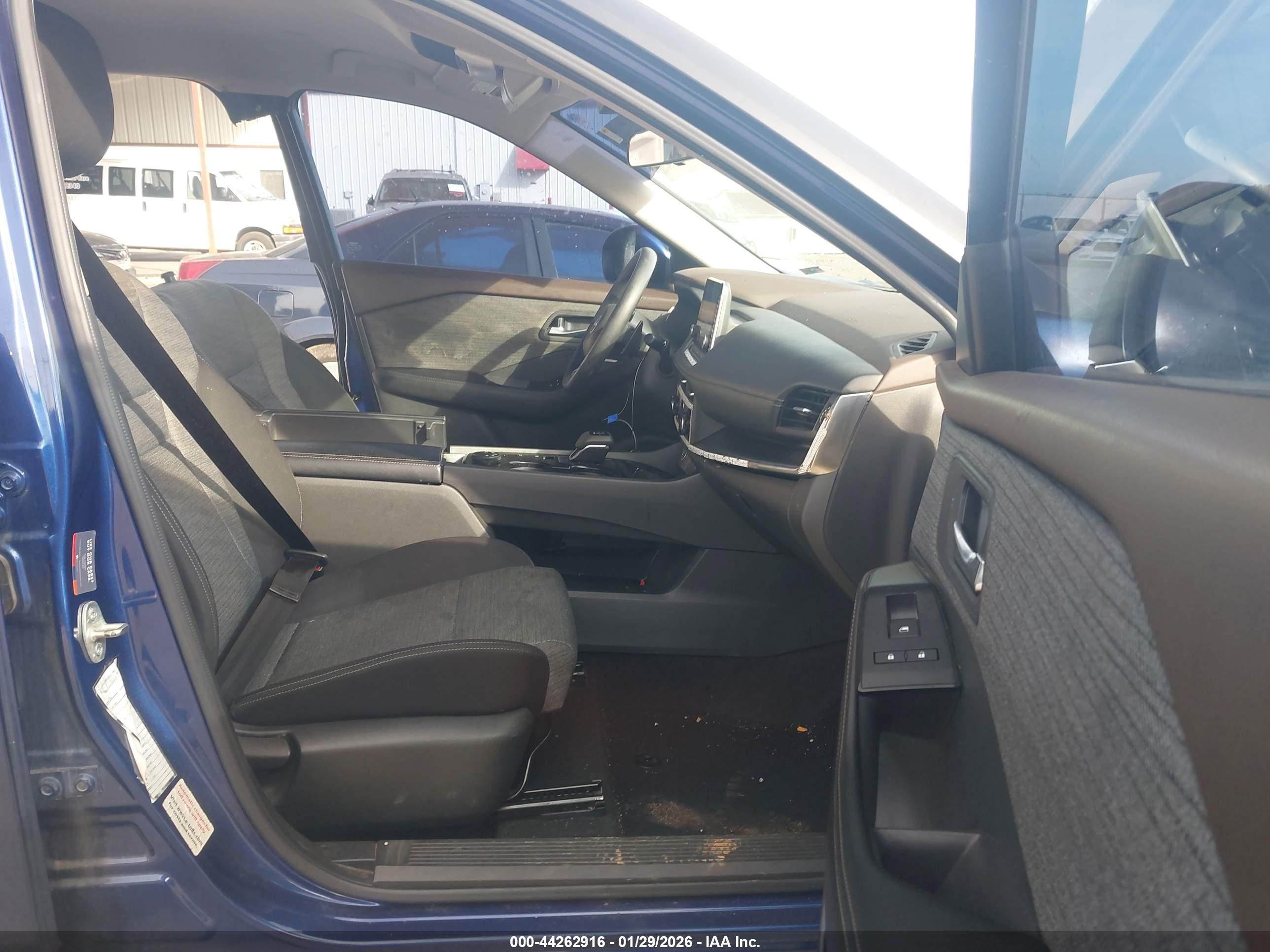 NISSAN ROGUE image 5