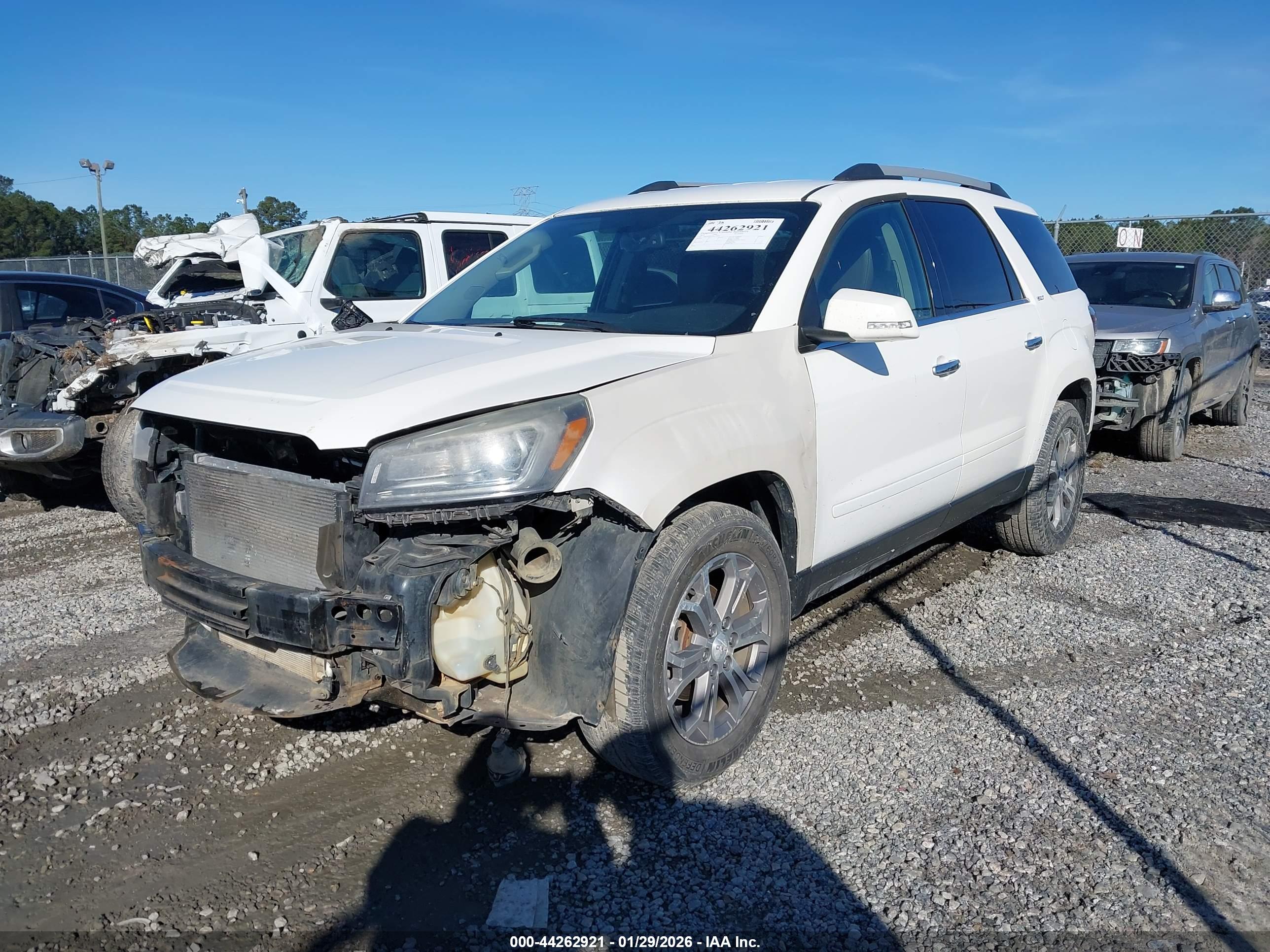 GMC ACADIA image 2