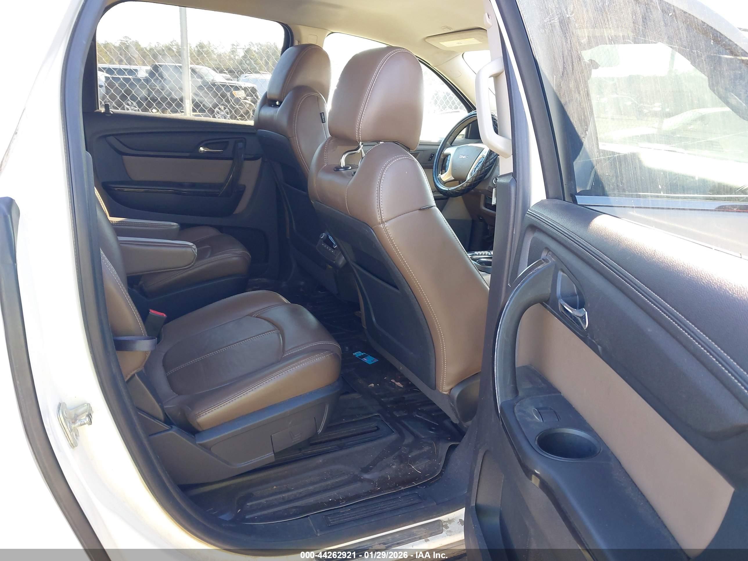 GMC ACADIA image 8