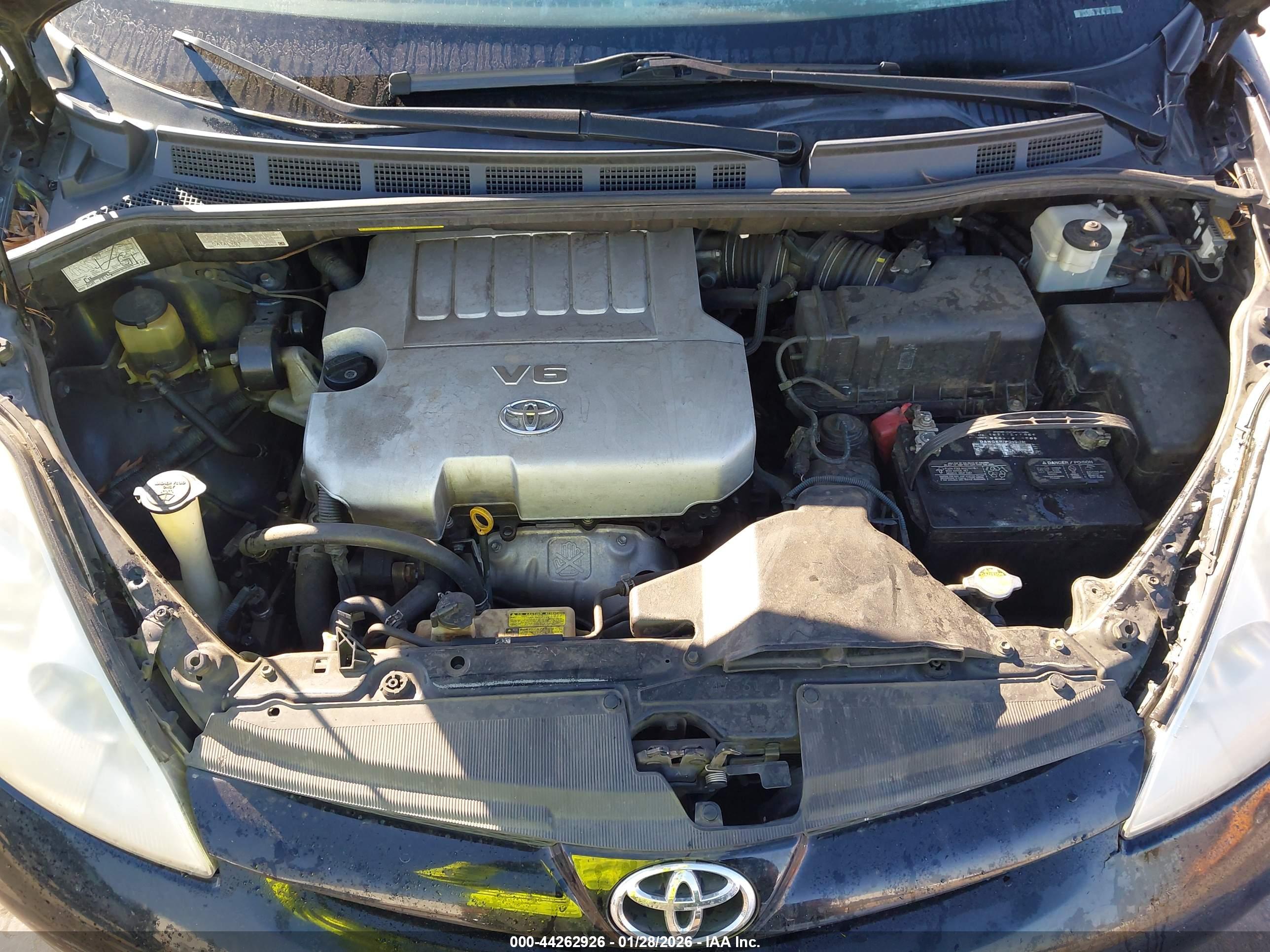 TOYOTA SIENNA image 10