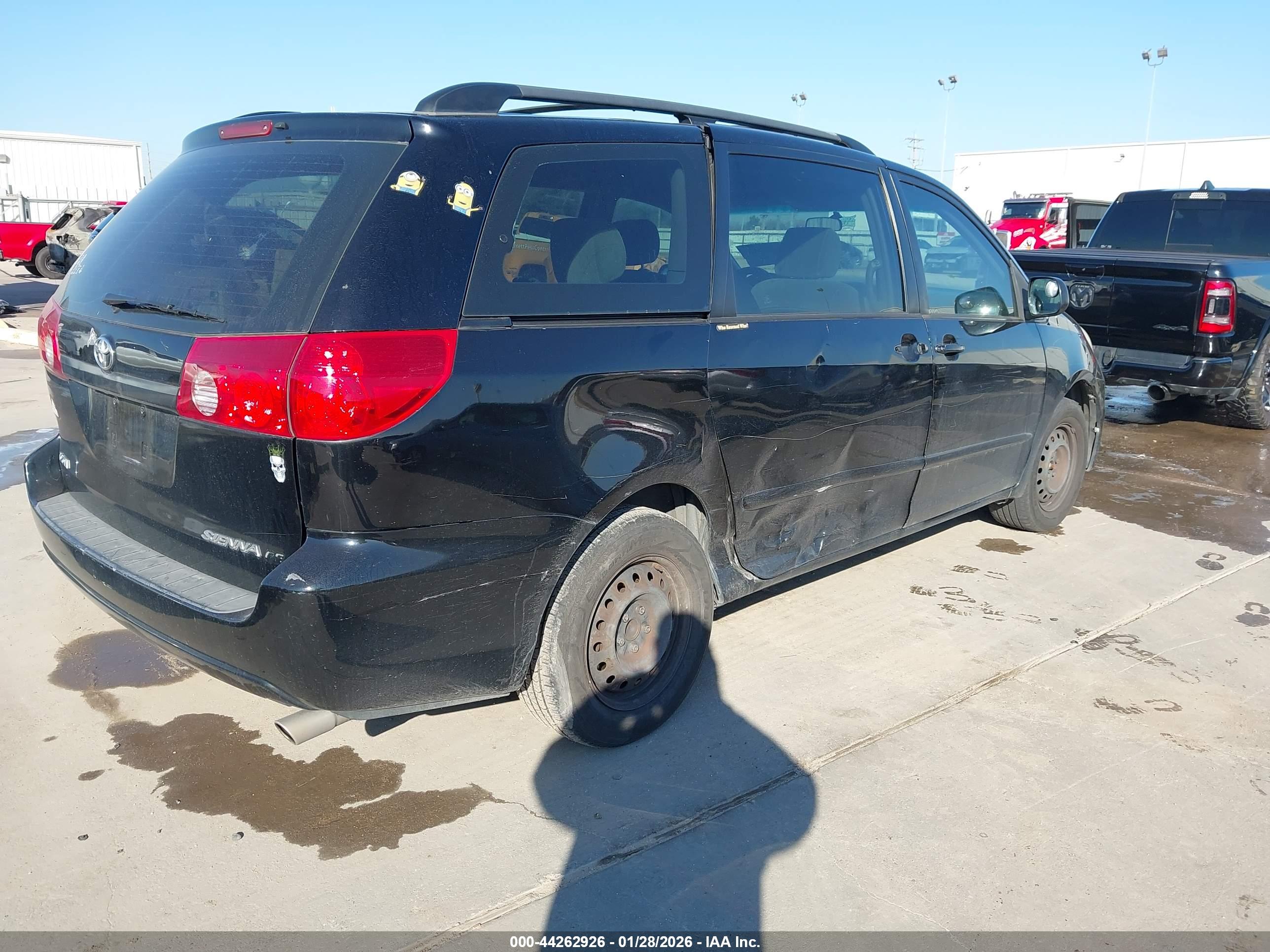 TOYOTA SIENNA image 4