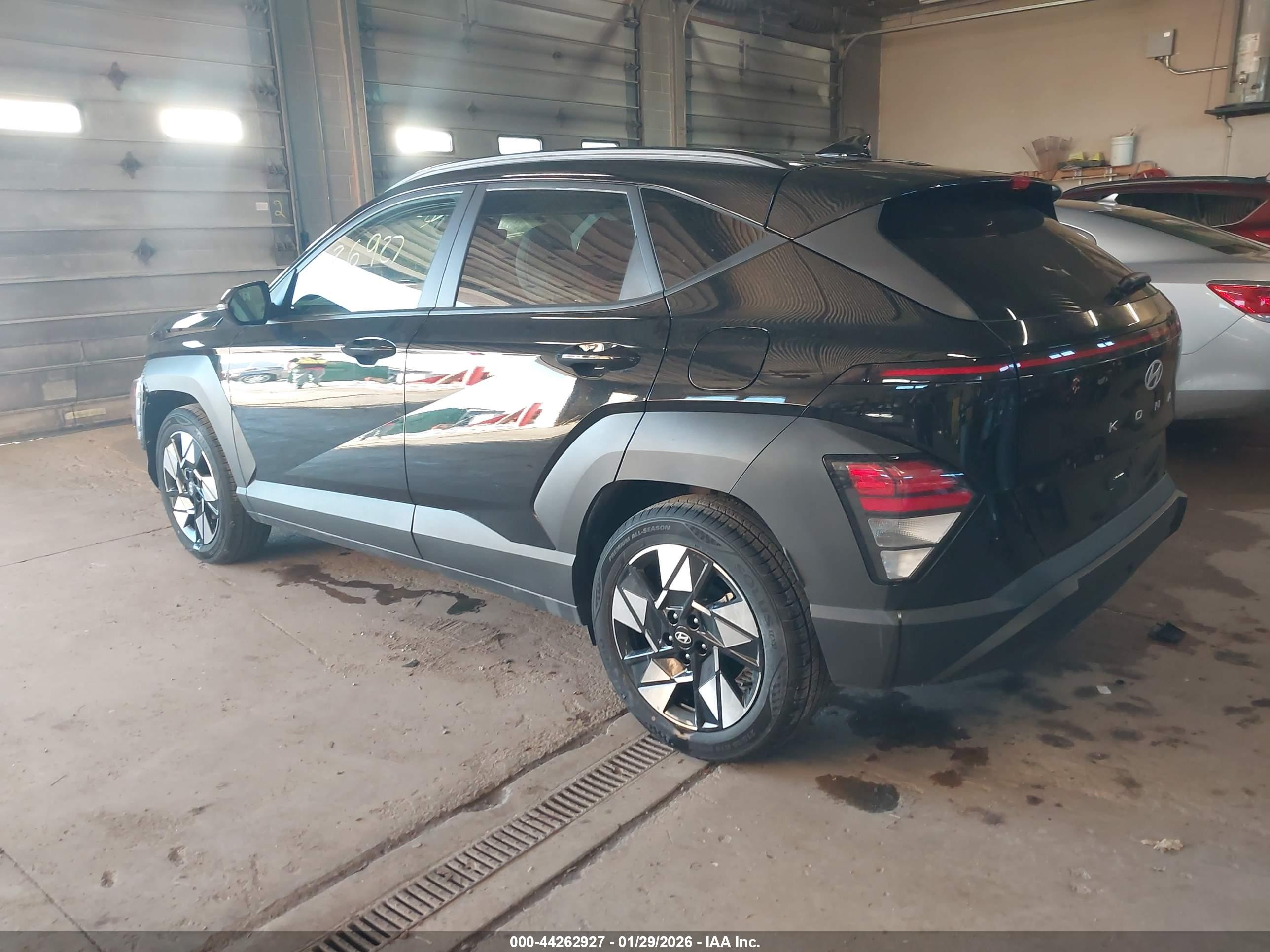 HYUNDAI KONA image 3