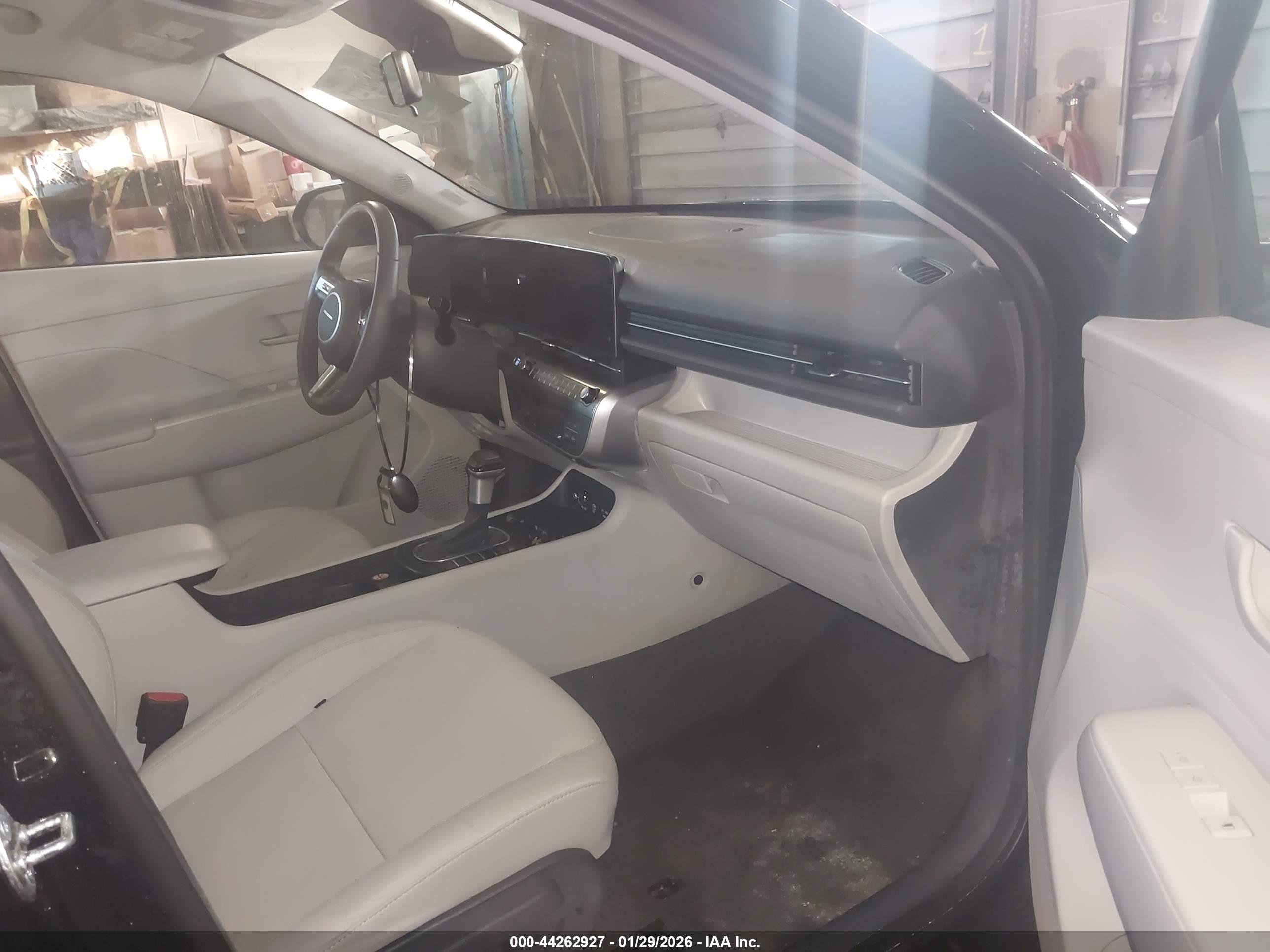 HYUNDAI KONA image 5