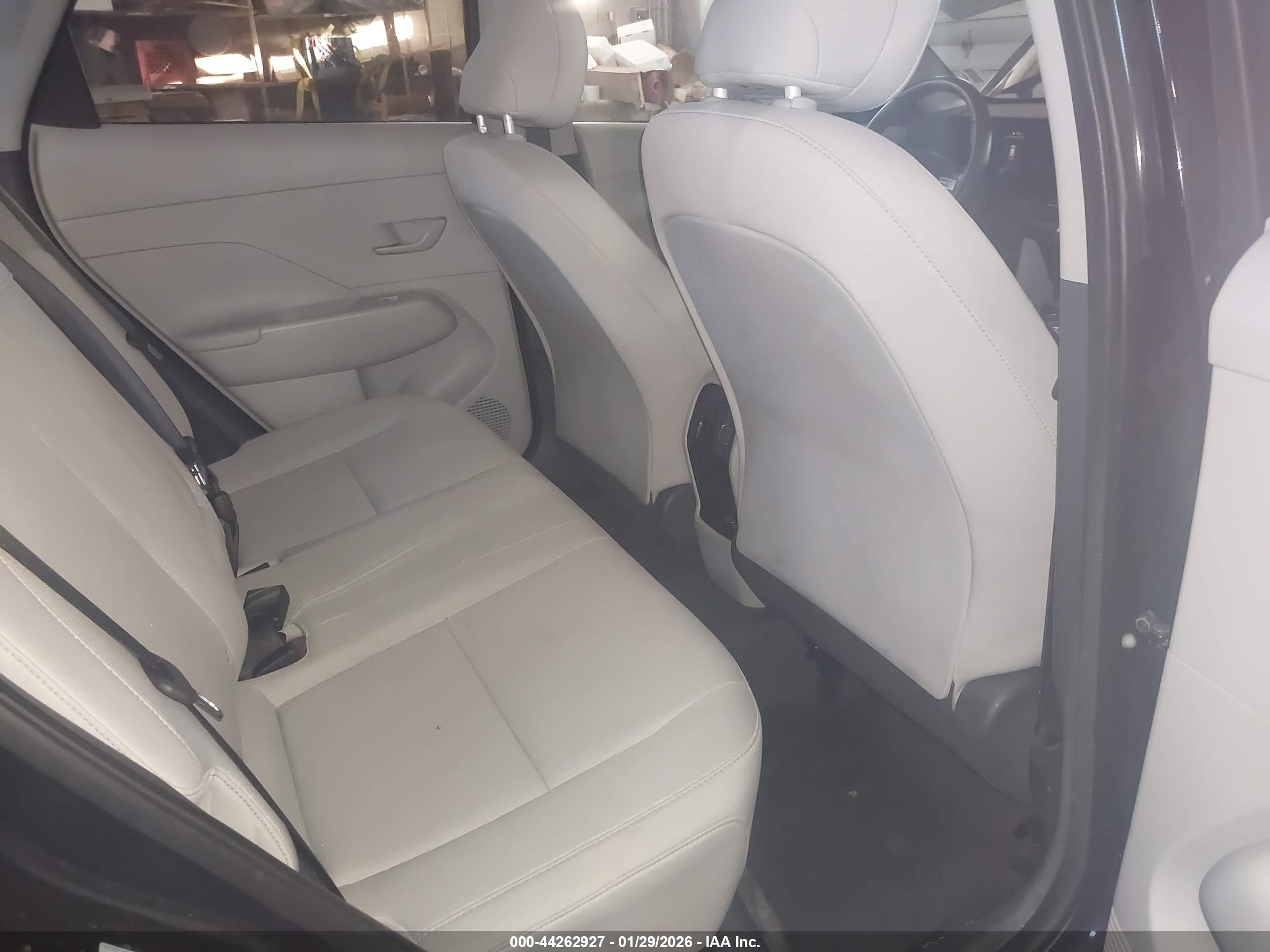 HYUNDAI KONA image 8