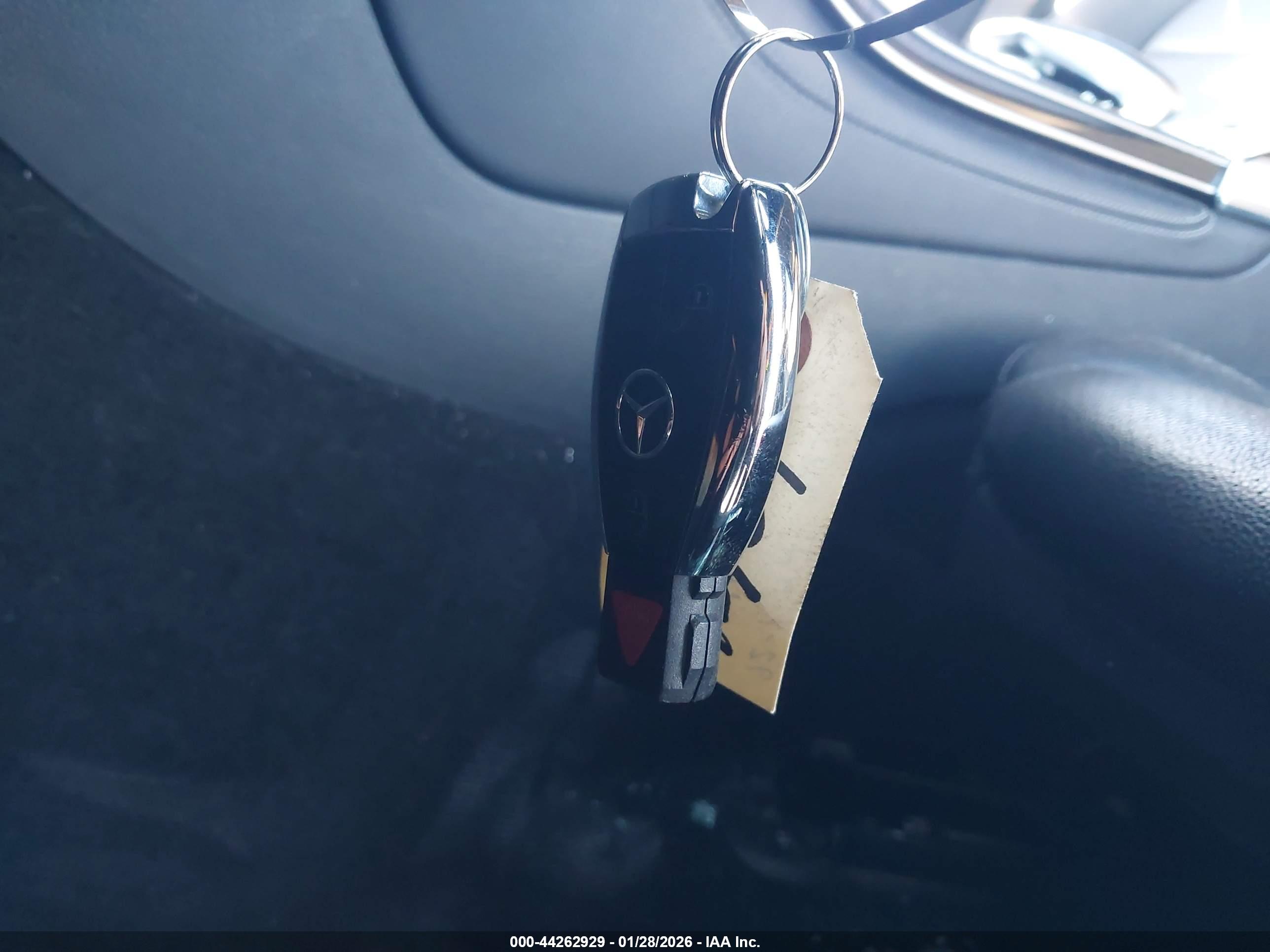 MERCEDES-BENZ GLC image 11