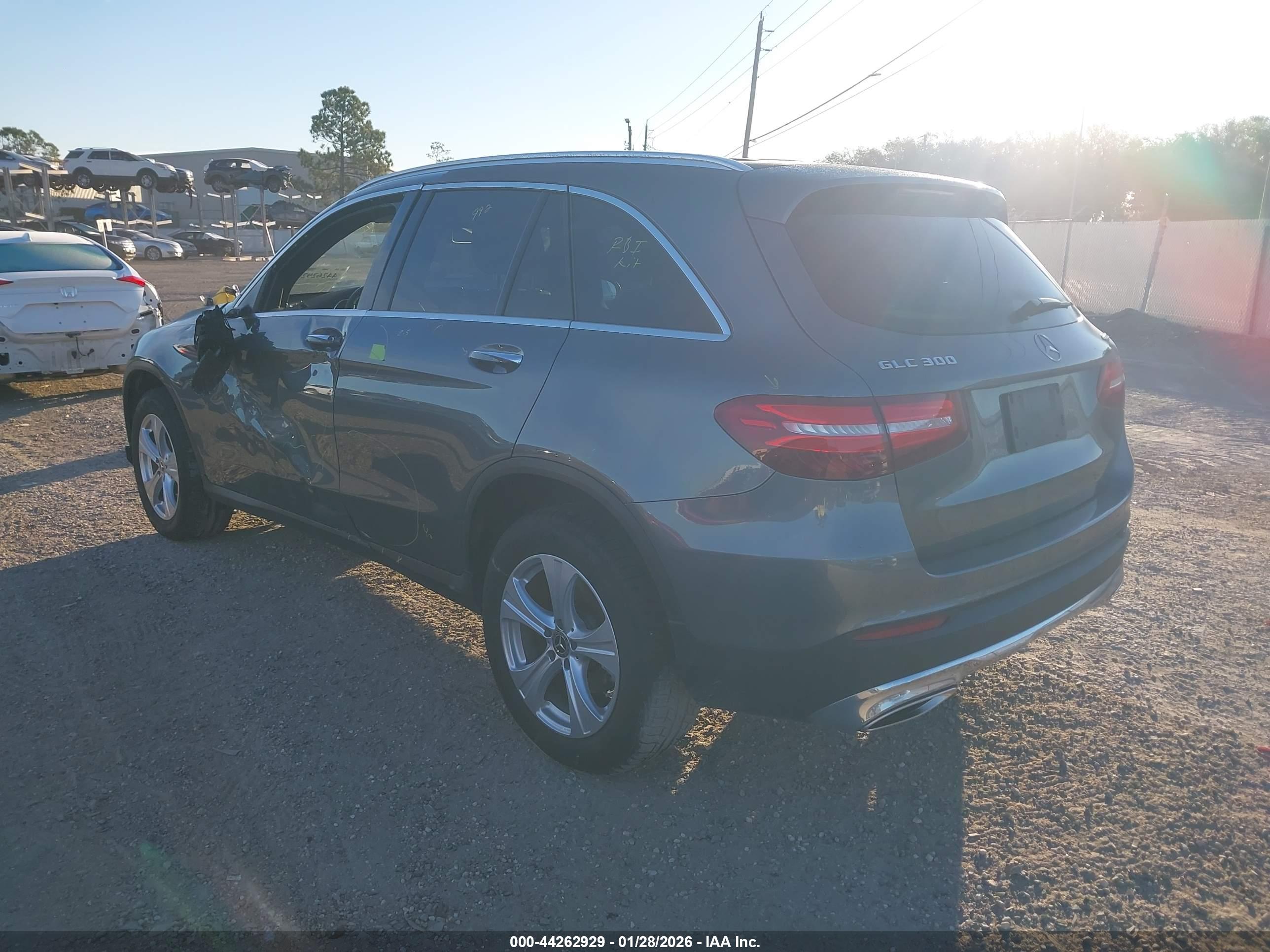 MERCEDES-BENZ GLC image 3