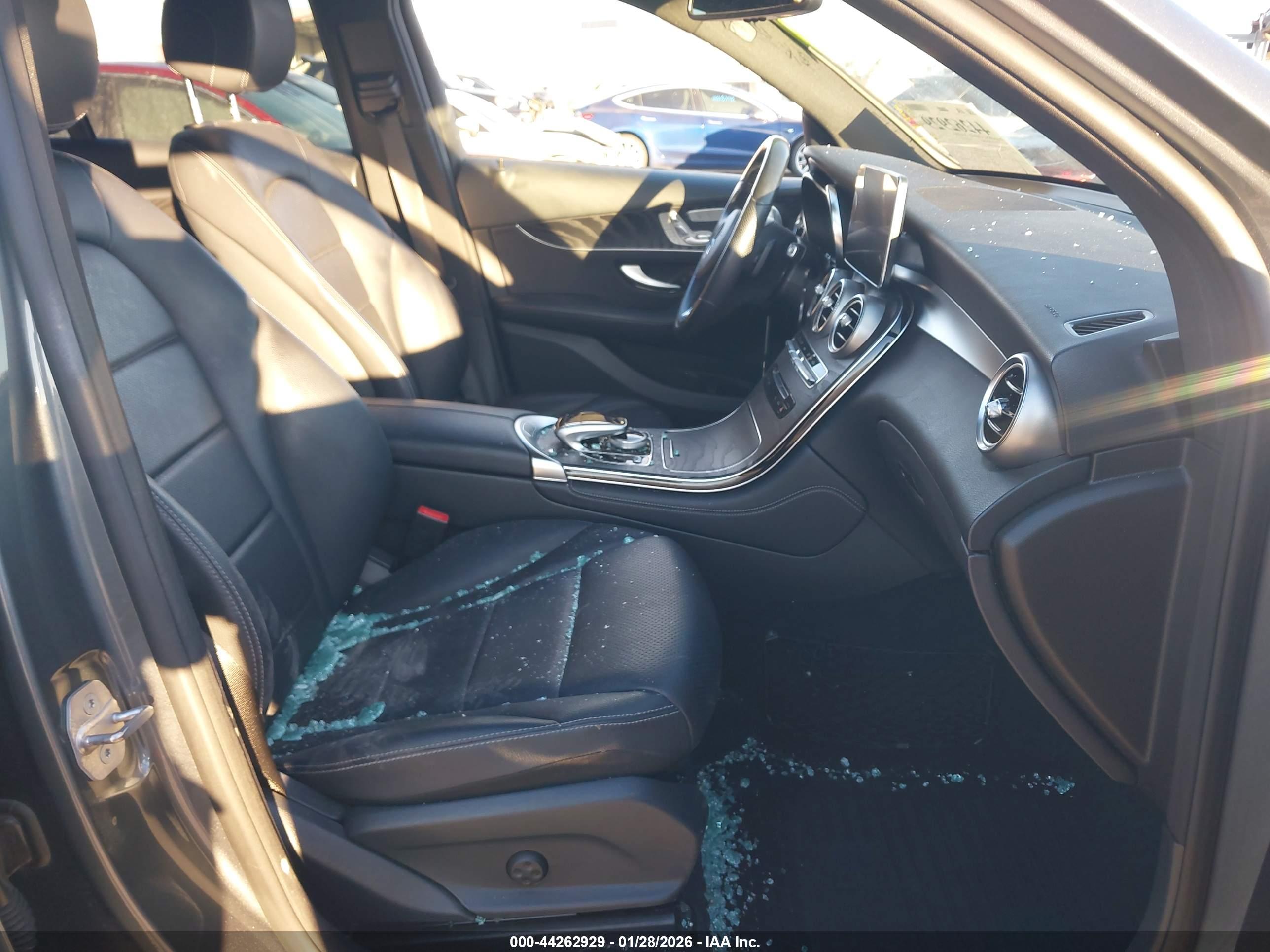 MERCEDES-BENZ GLC image 5