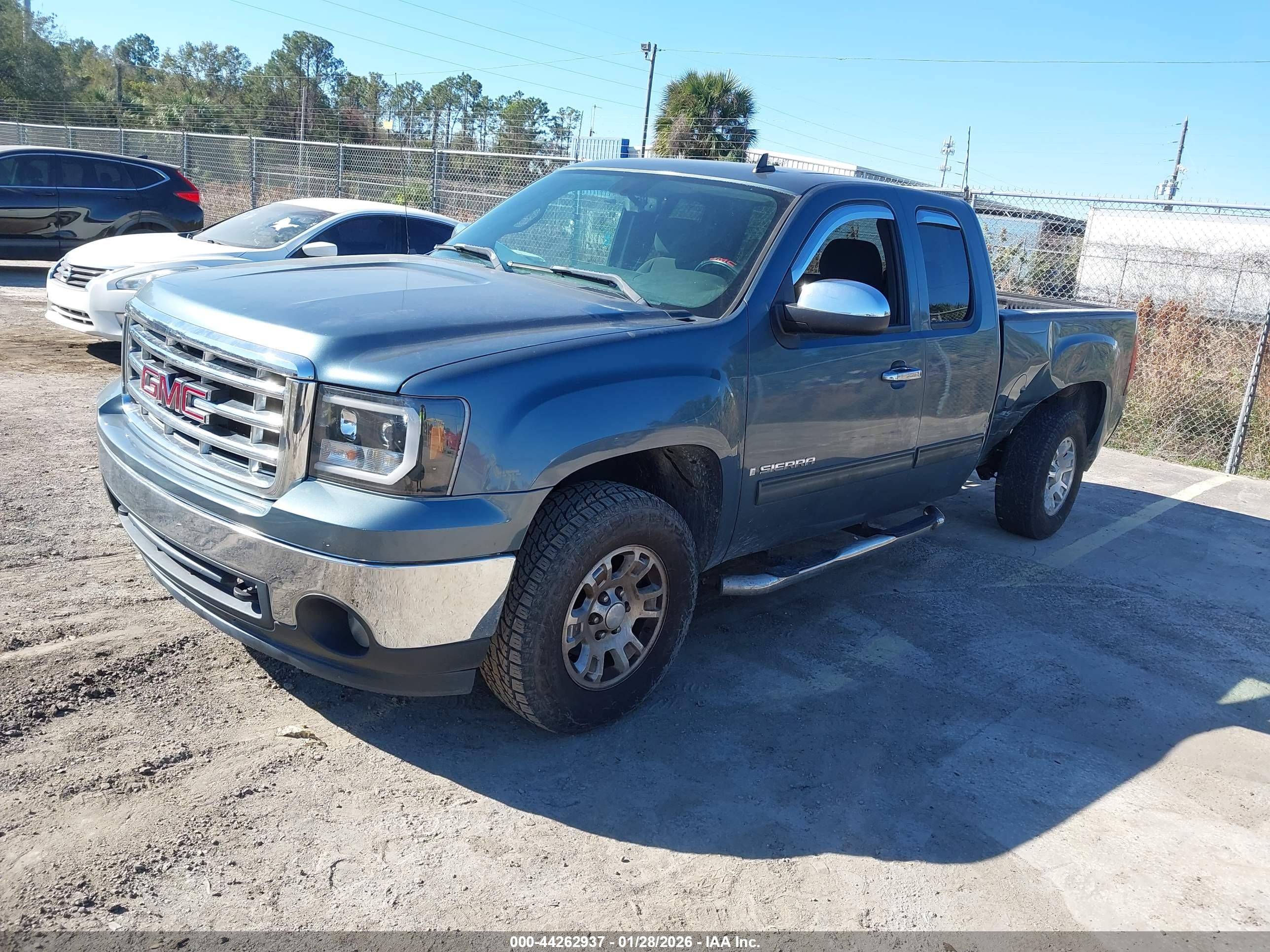 GMC SIERRA image 2