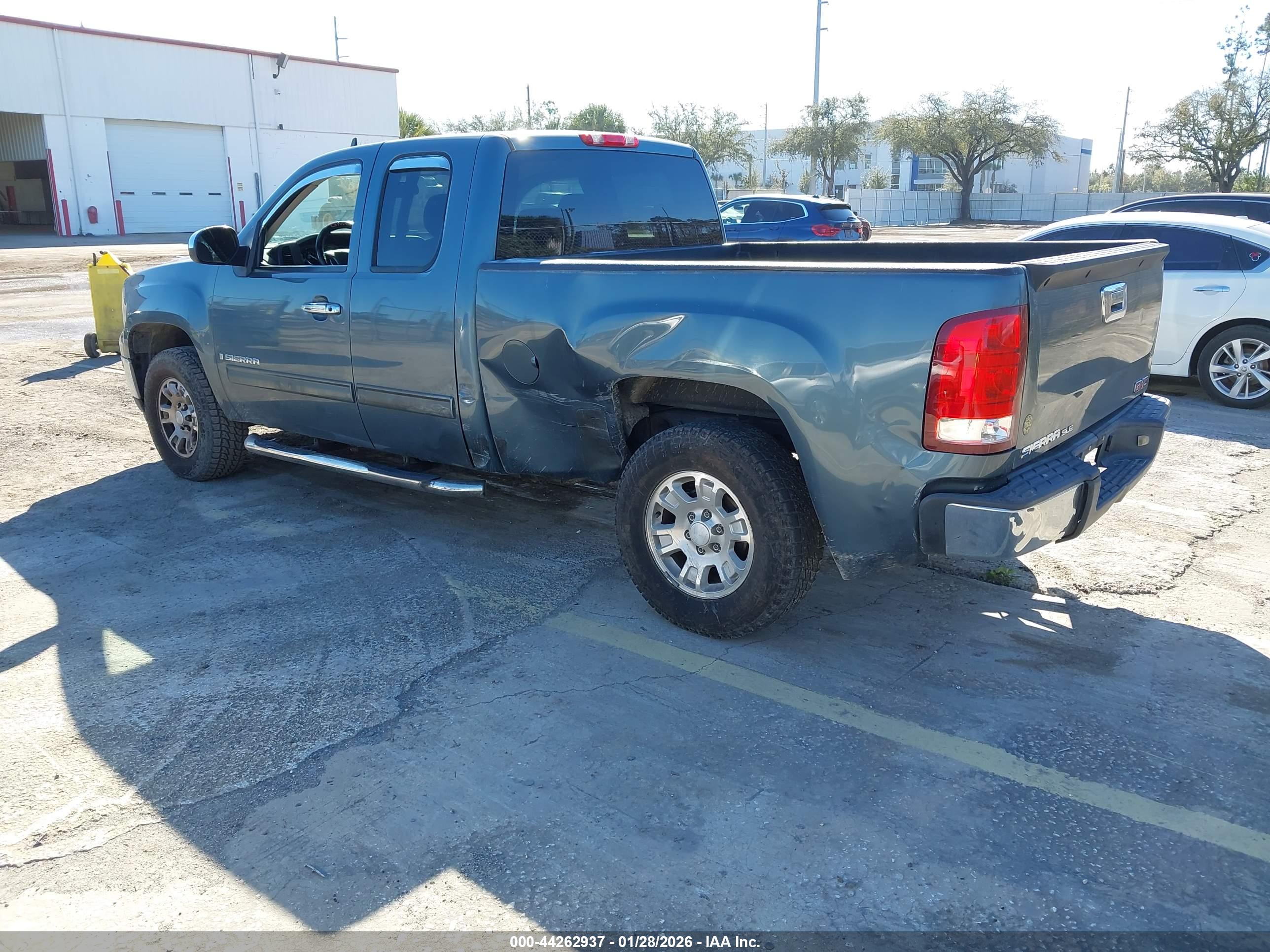 GMC SIERRA image 3