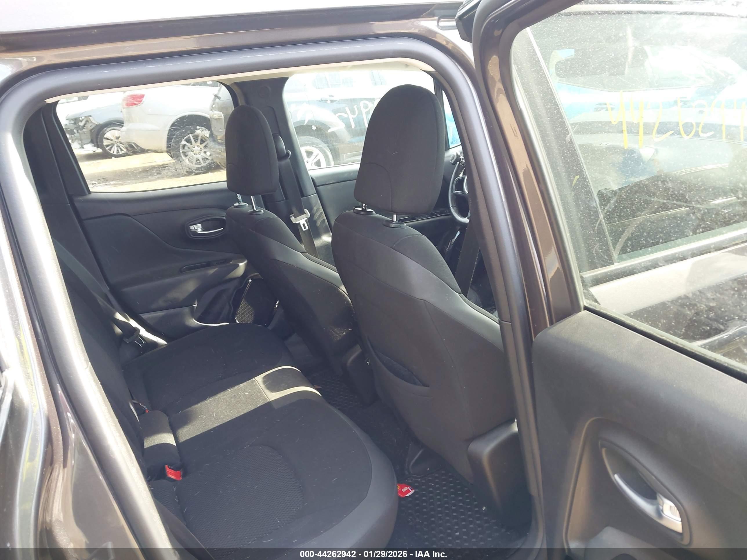 JEEP RENEGADE image 8
