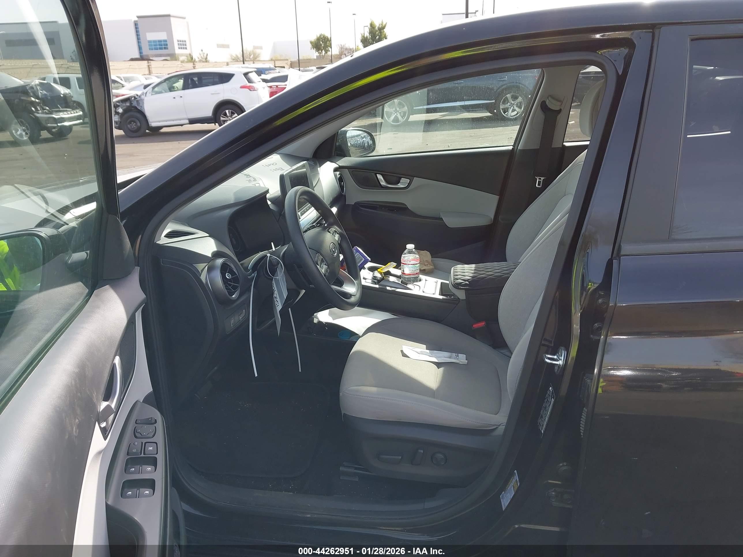 HYUNDAI KONA image 5