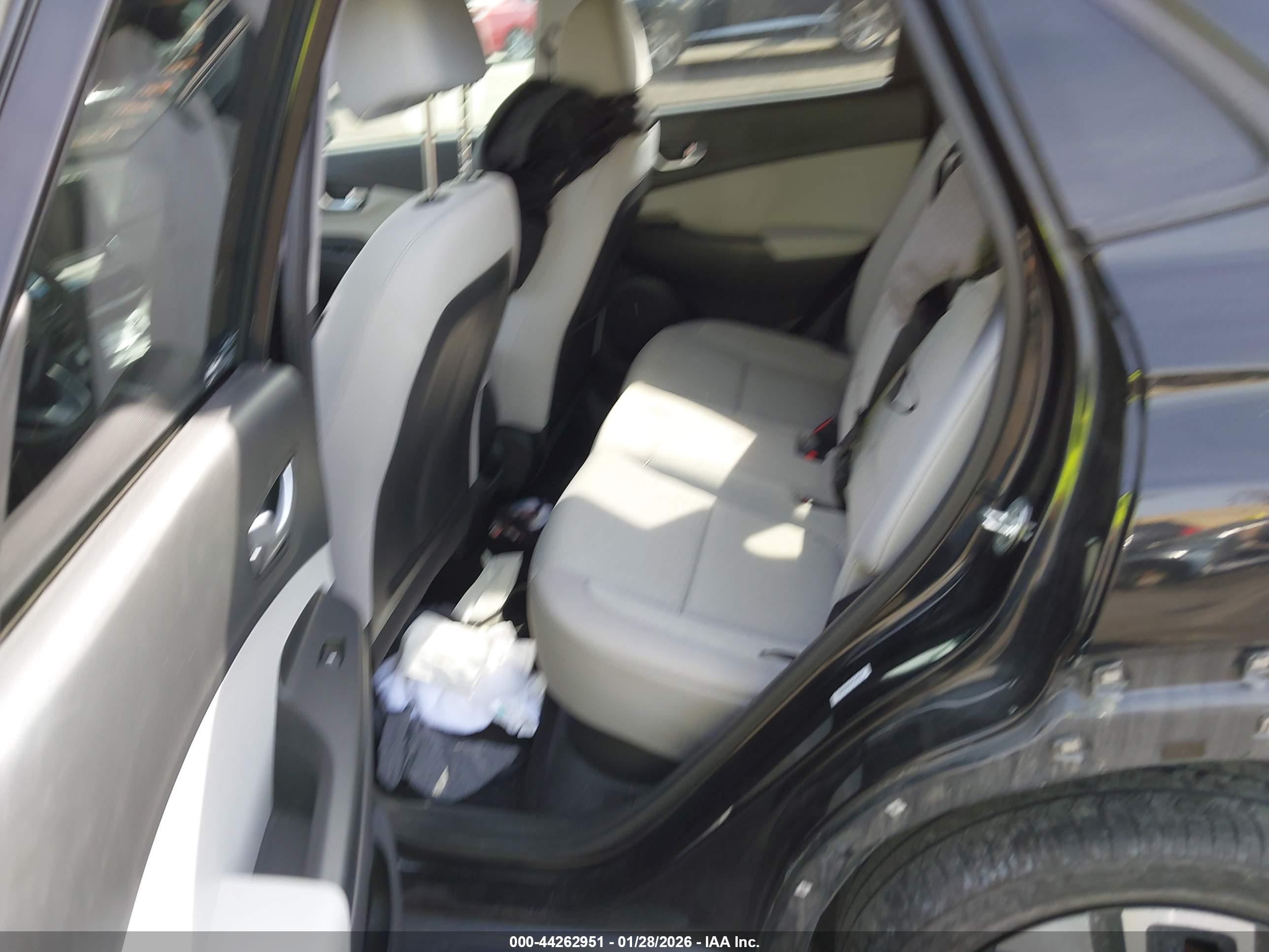 HYUNDAI KONA image 8