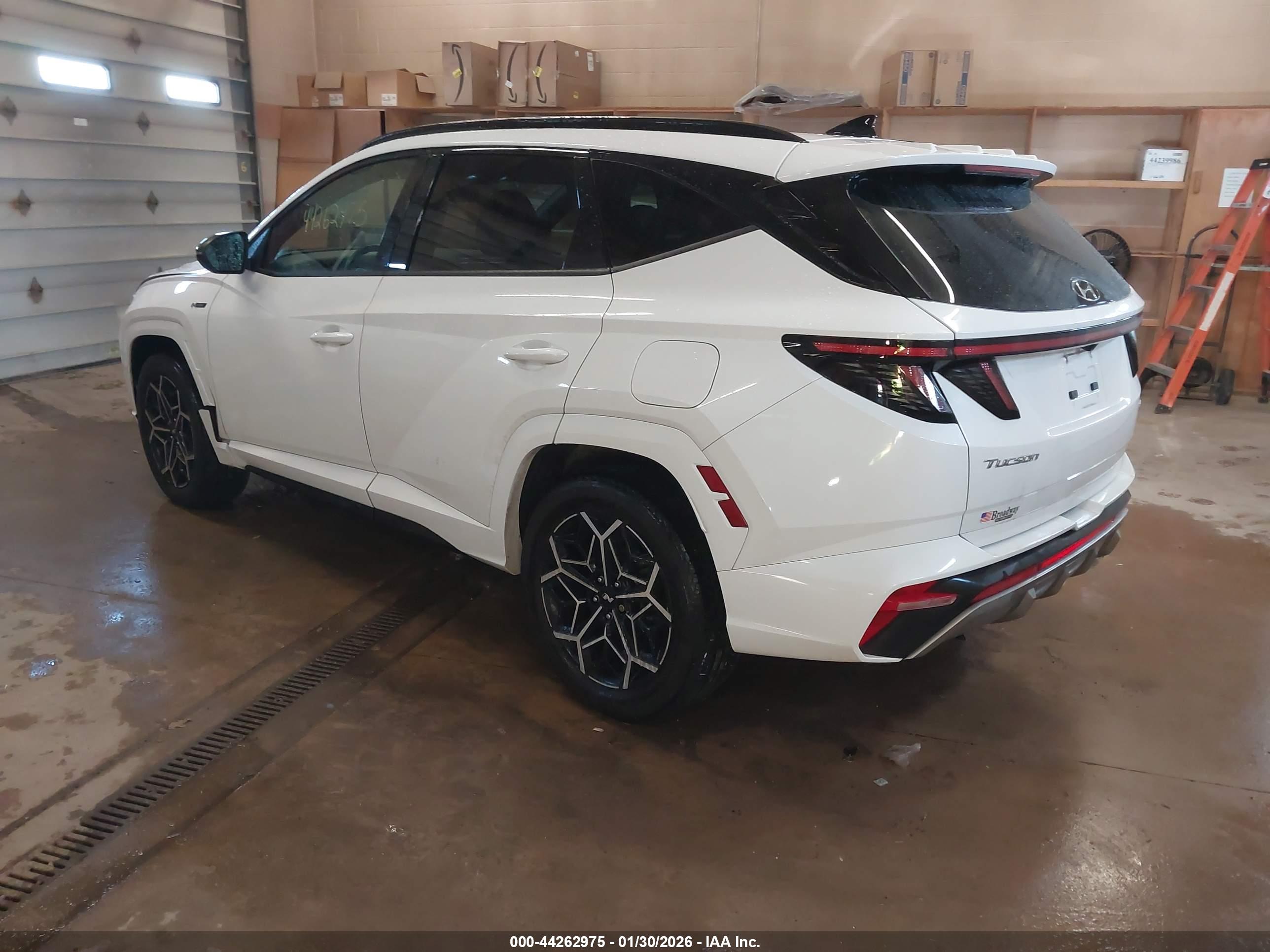 HYUNDAI TUCSON image 3