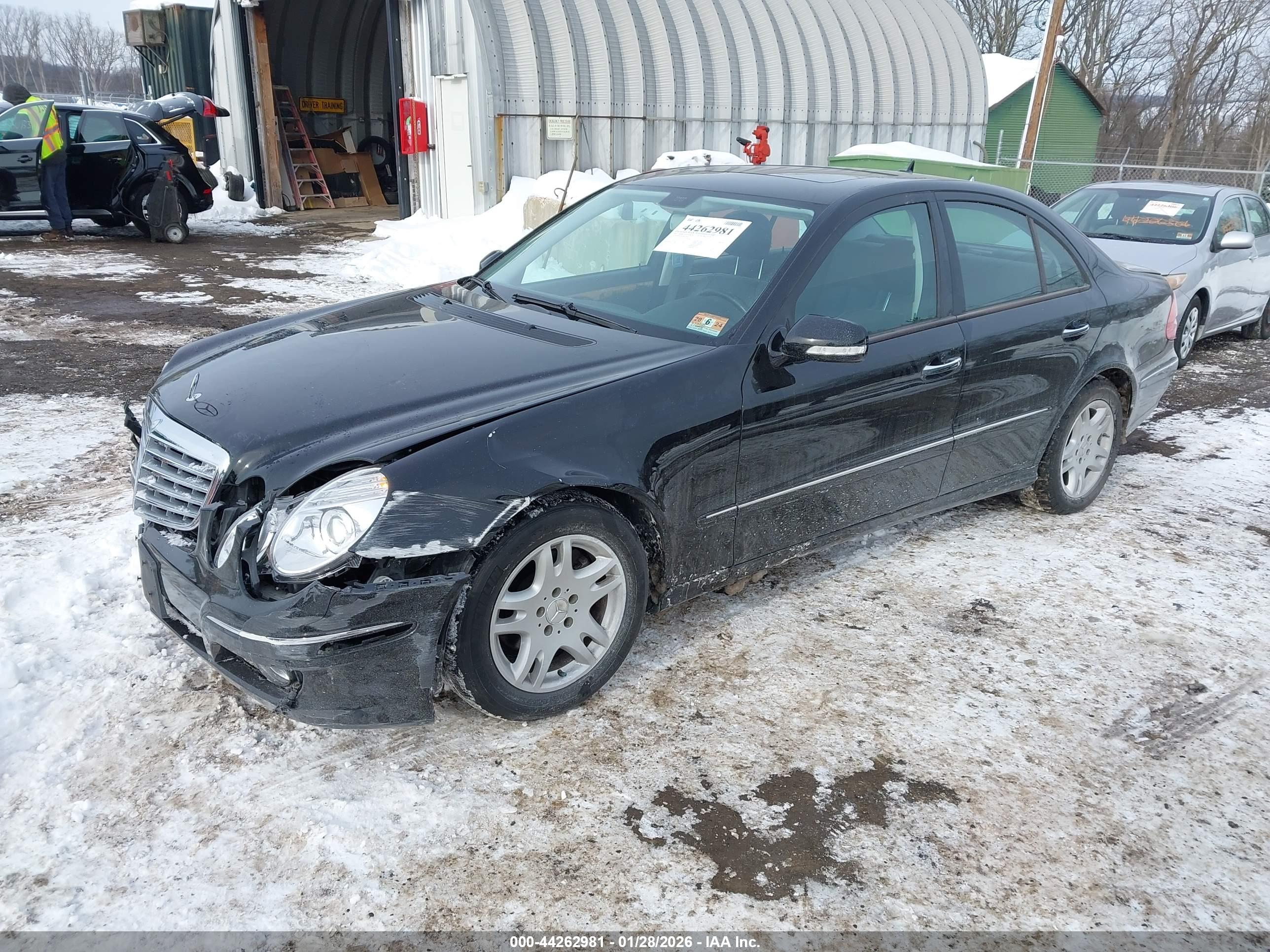 MERCEDES-BENZ E image 2