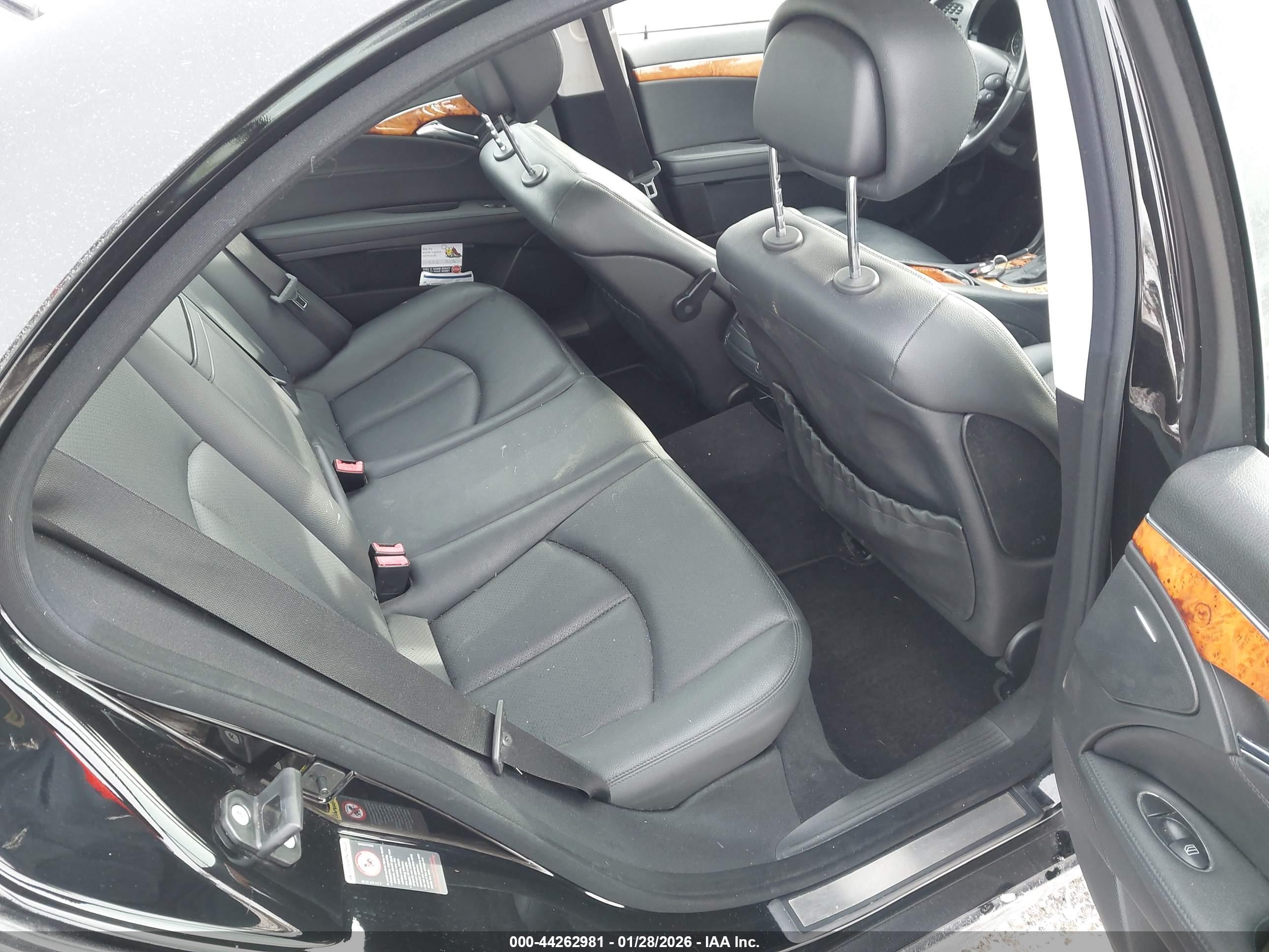 MERCEDES-BENZ E image 8