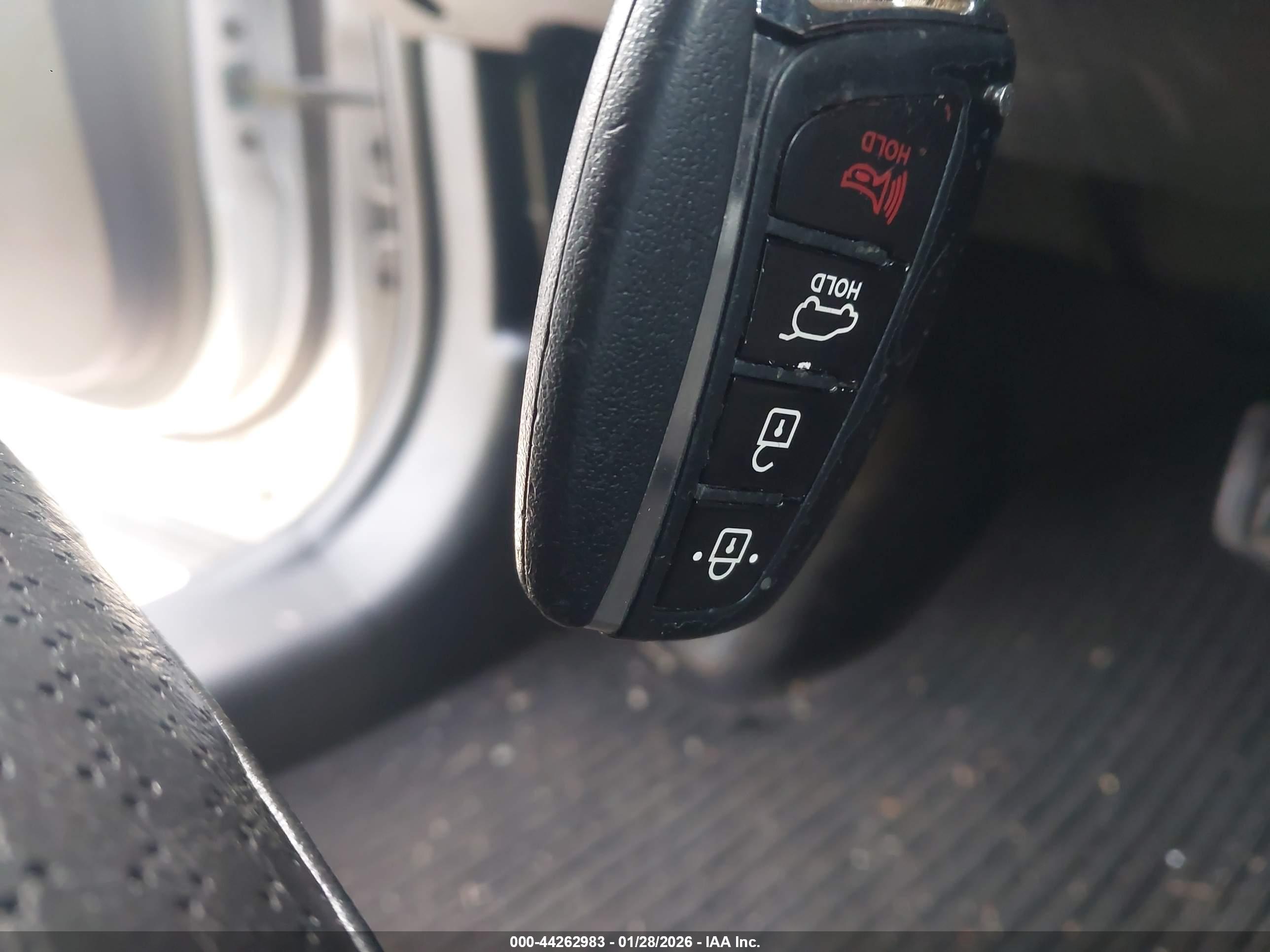 HYUNDAI SANTA image 11