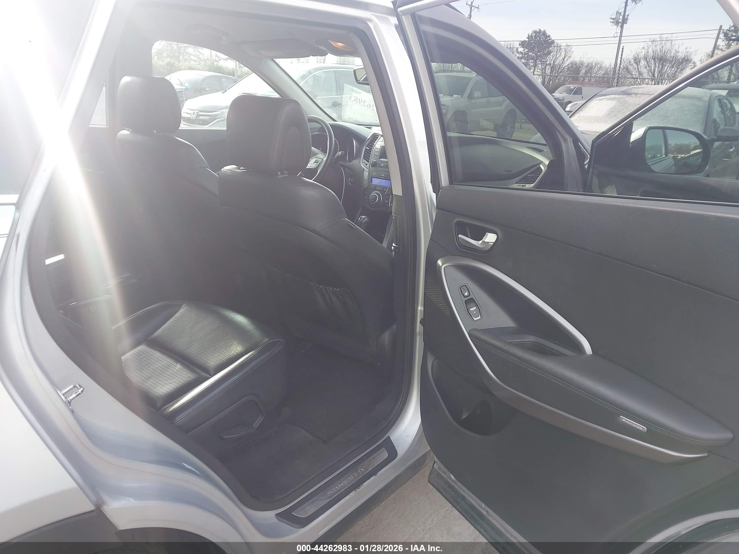HYUNDAI SANTA image 8