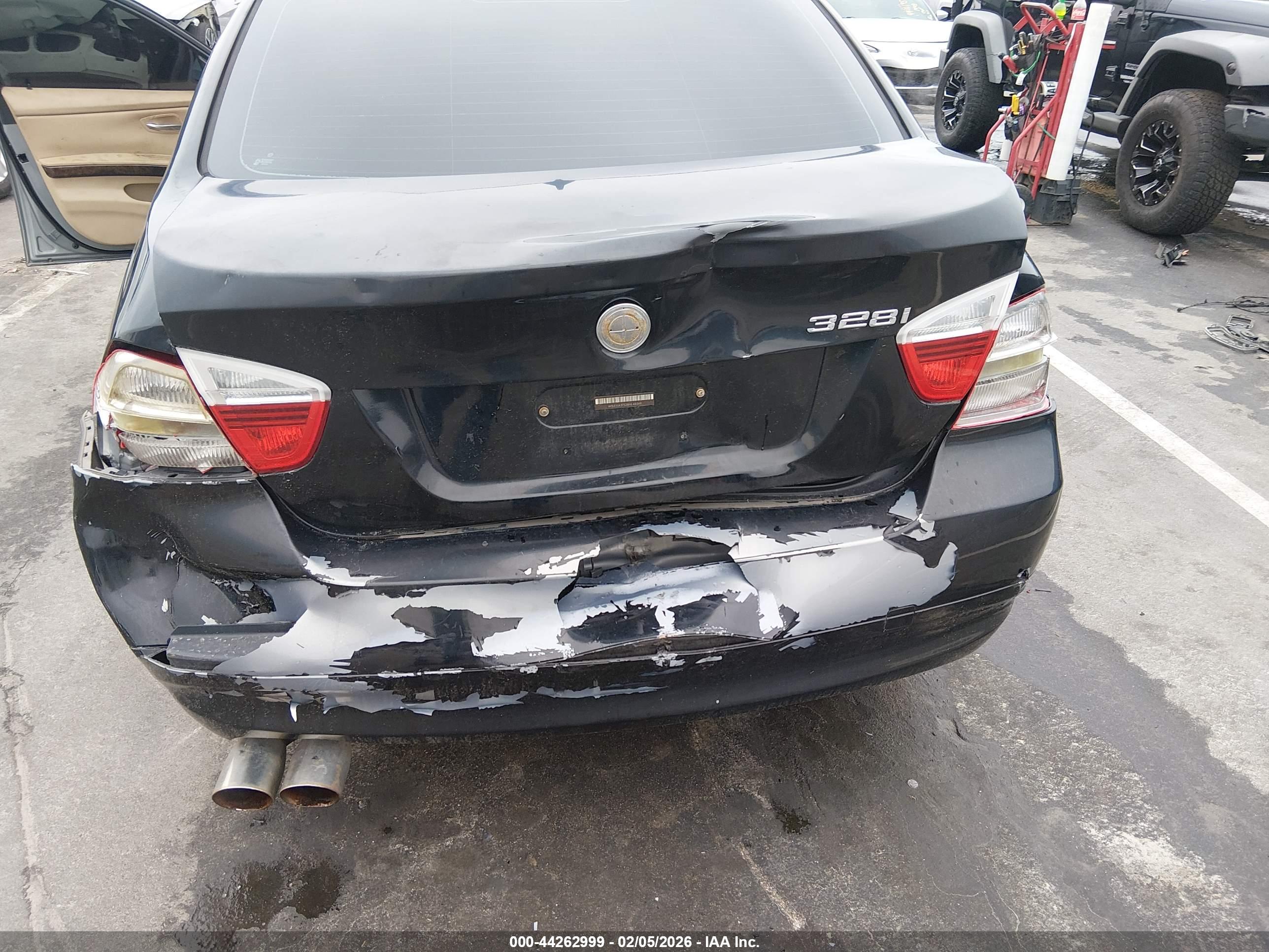 BMW 328I image 6