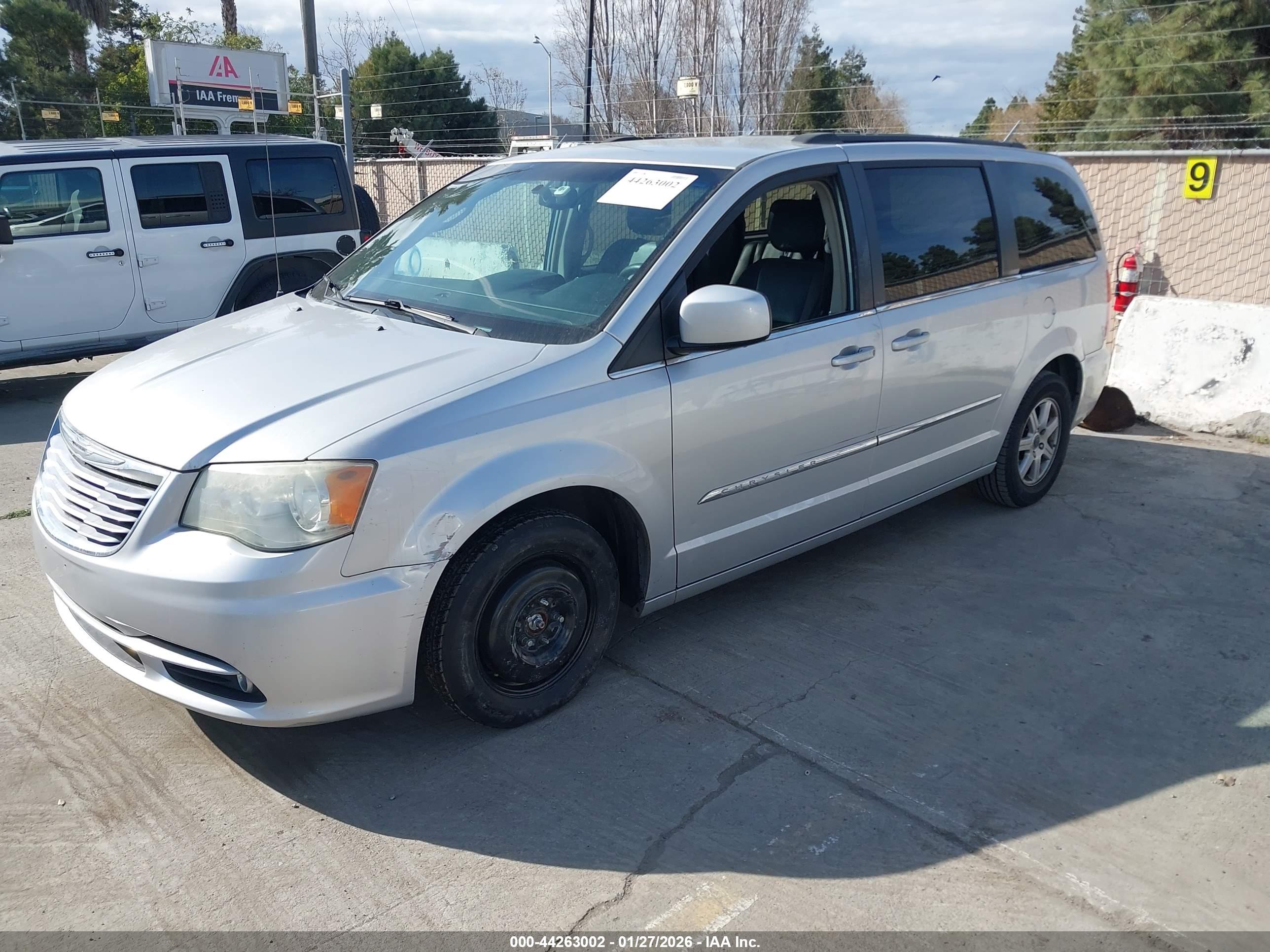 CHRYSLER TOWN image 2