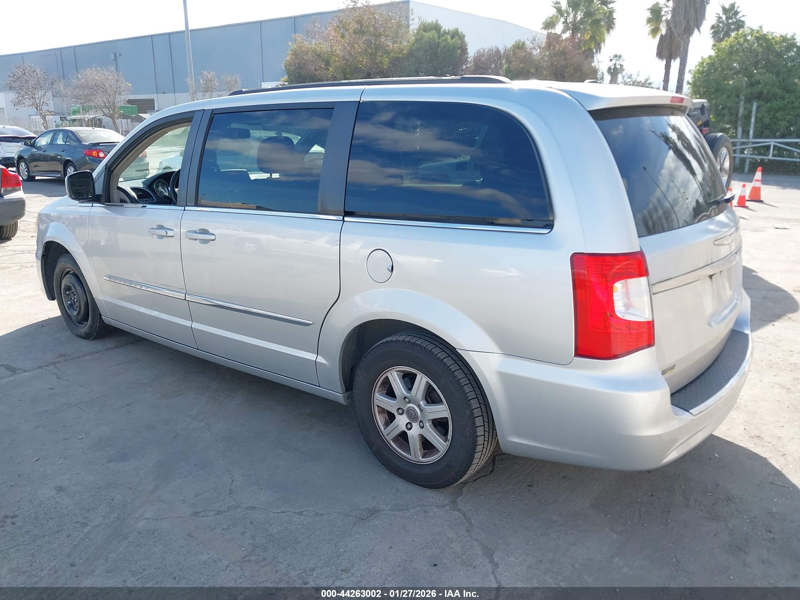 CHRYSLER TOWN image 3