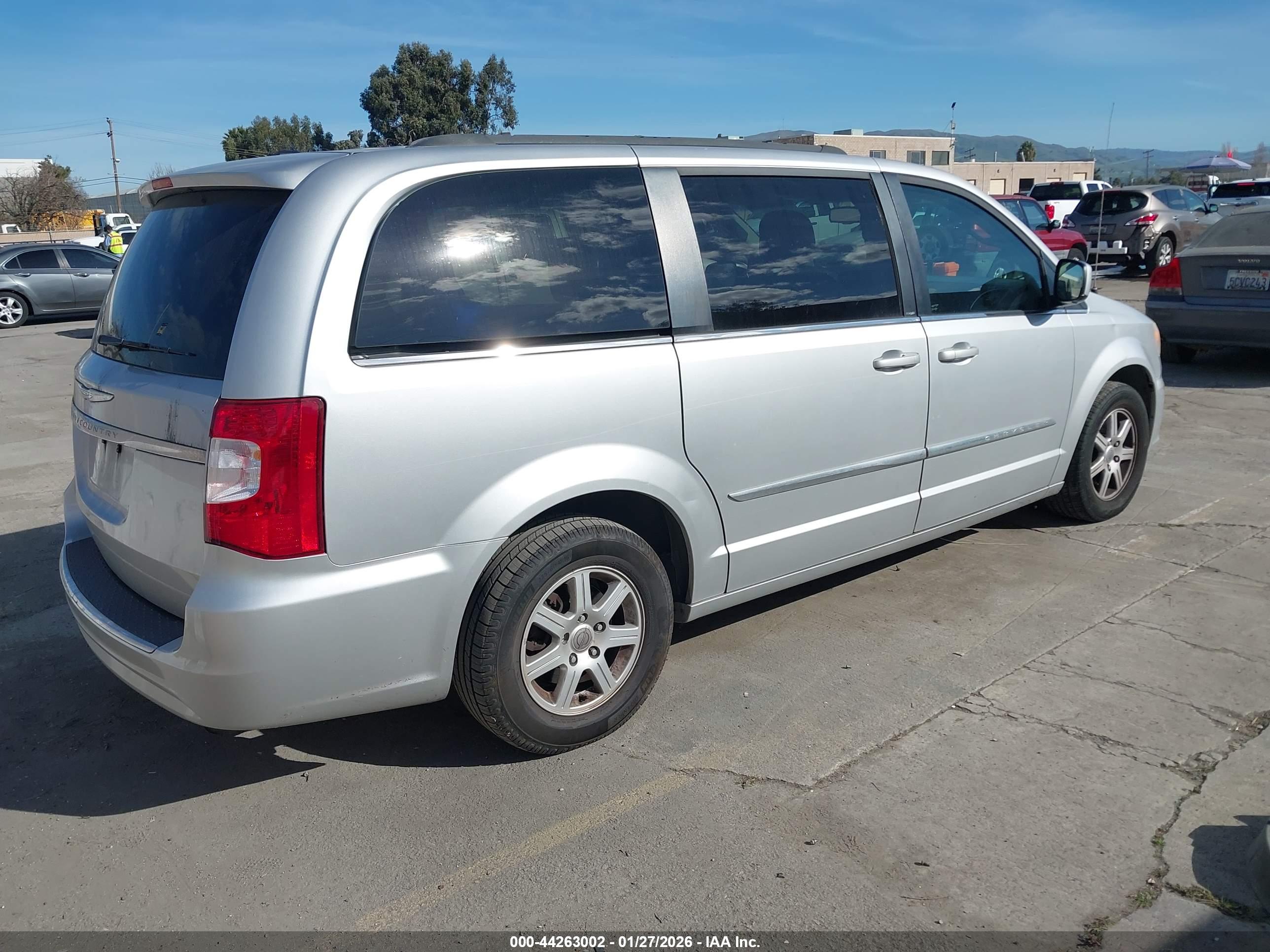 CHRYSLER TOWN image 4