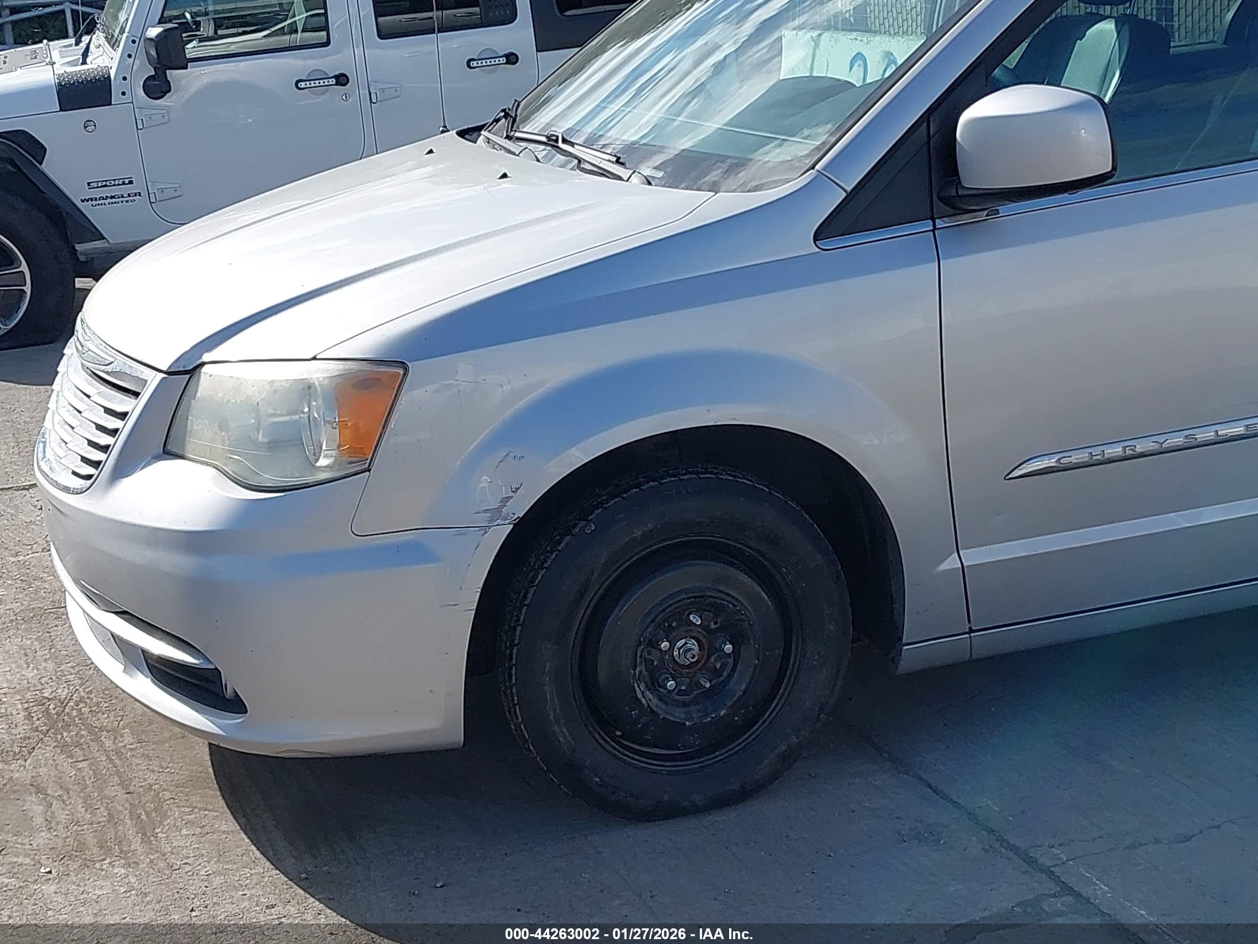 CHRYSLER TOWN image 6