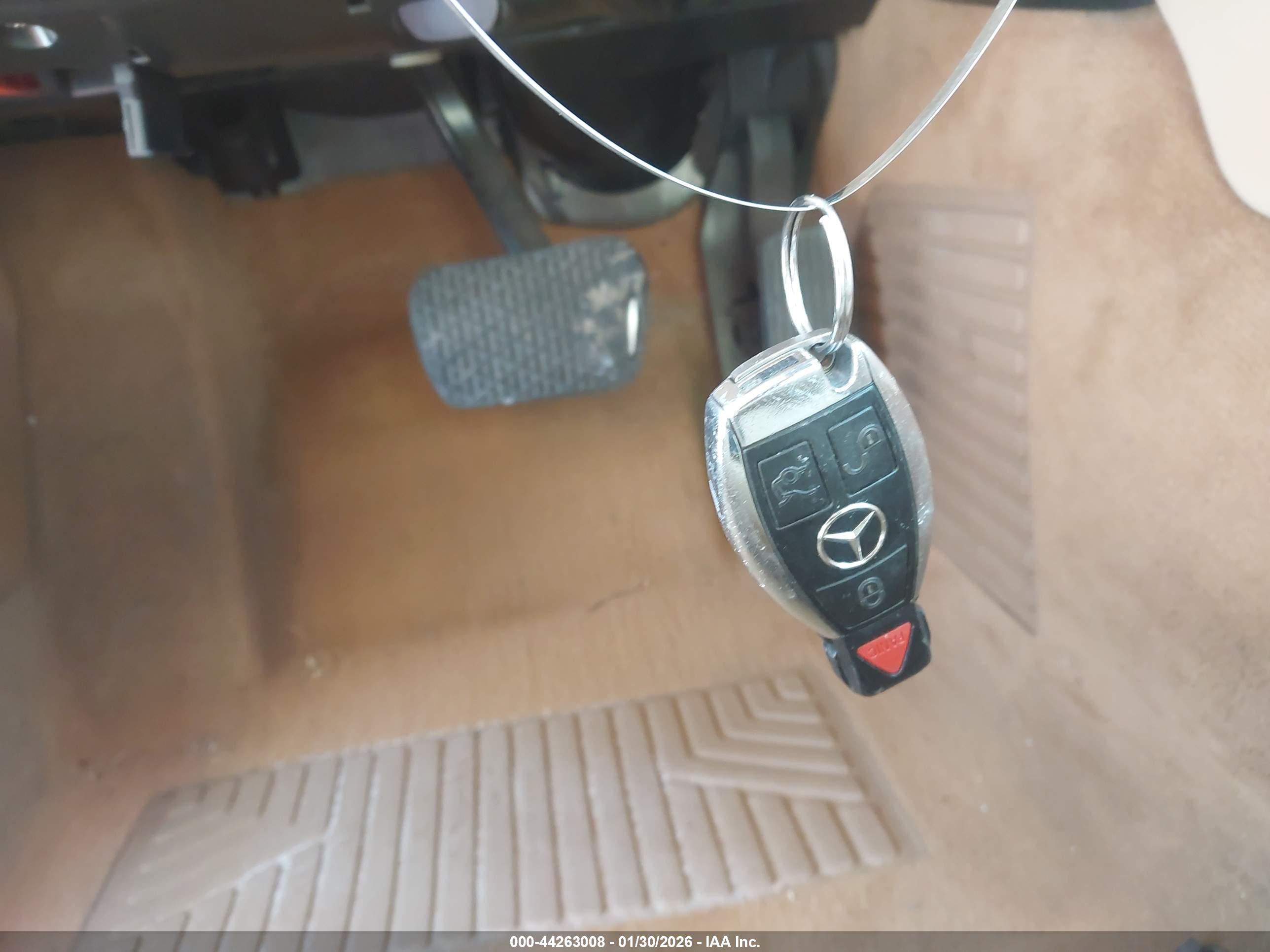 MERCEDES-BENZ E image 11