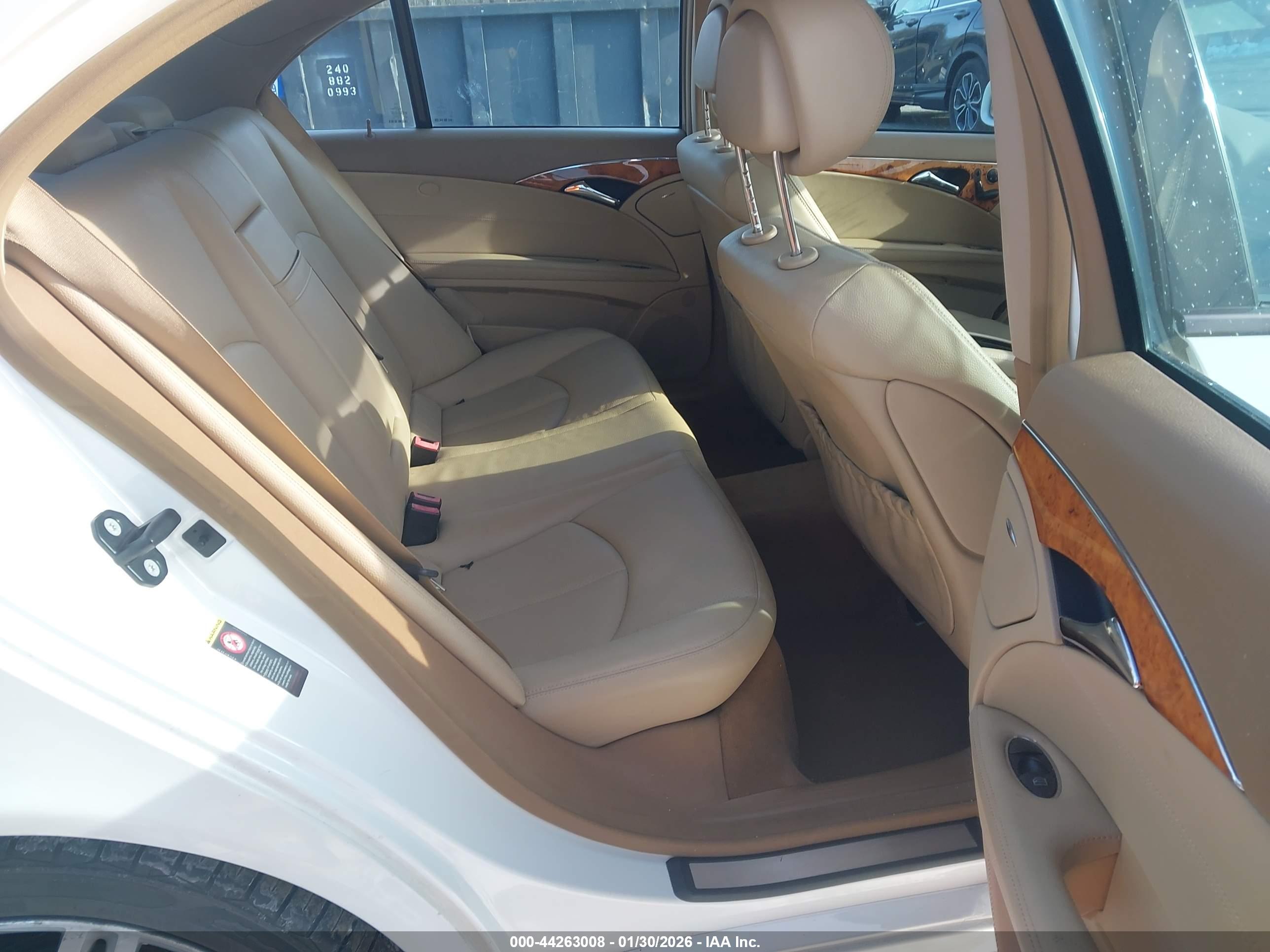 MERCEDES-BENZ E image 8