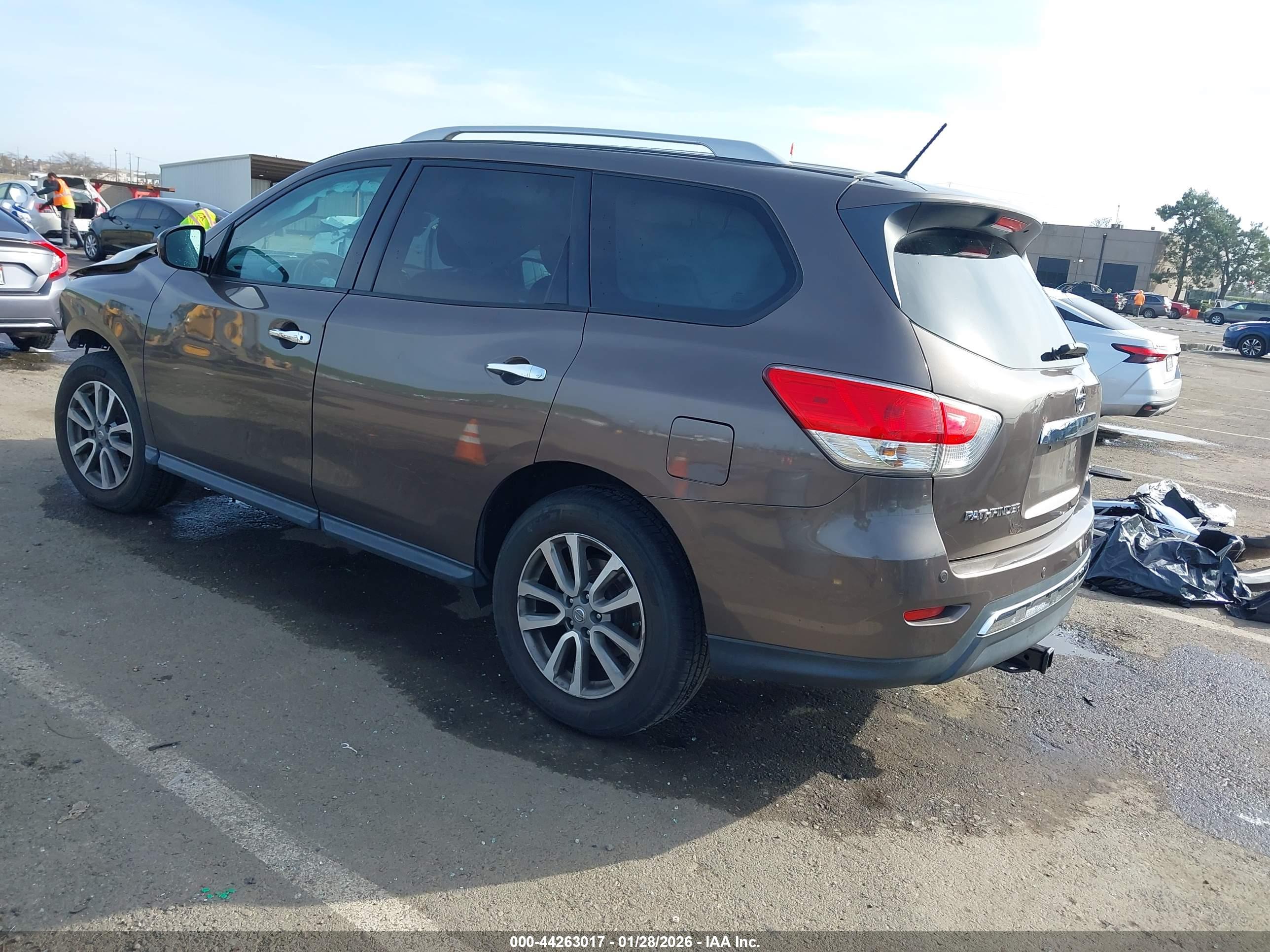 NISSAN PATHFINDER image 3