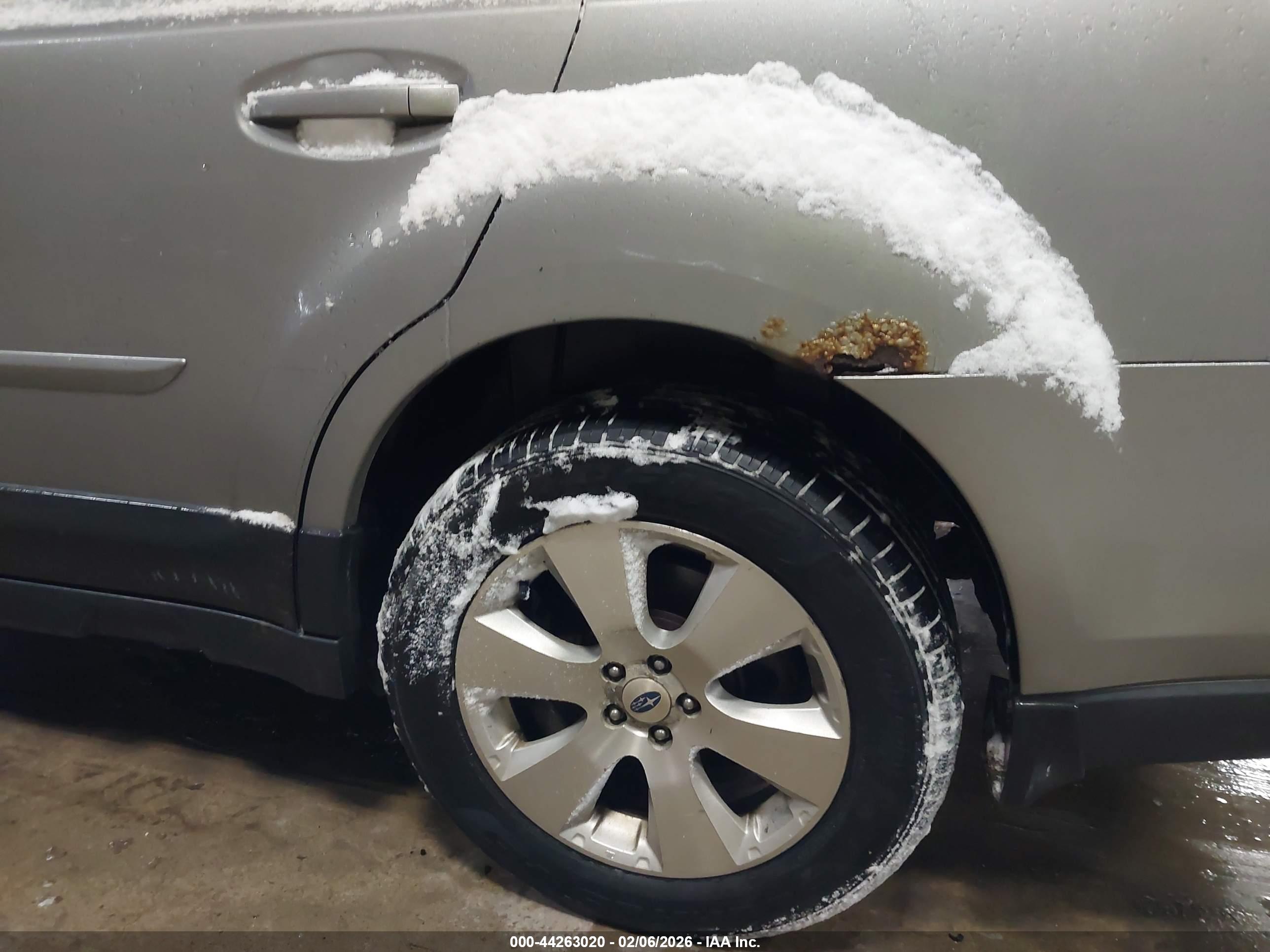 SUBARU OUTBACK image 6