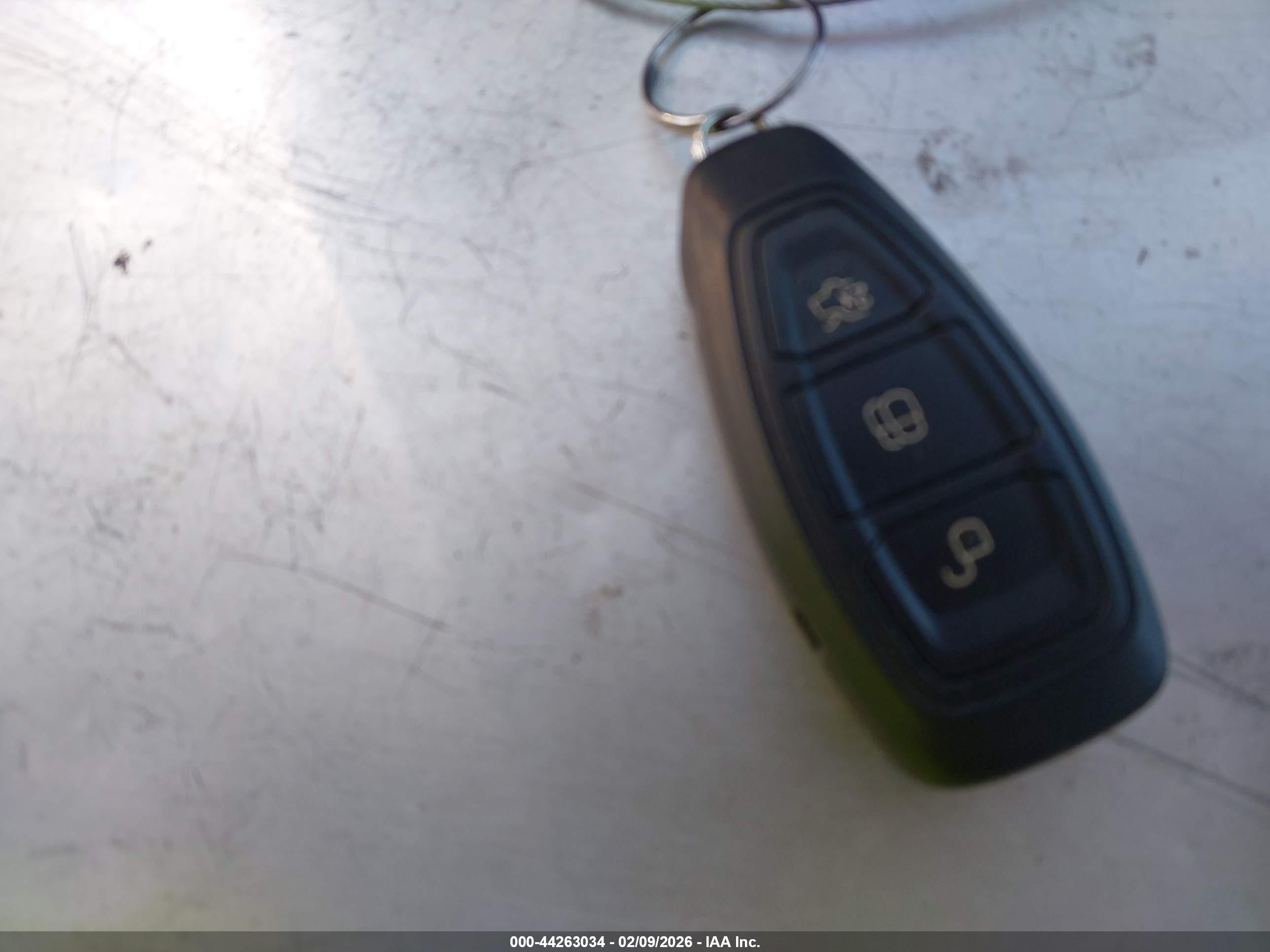 FORD C-MAX image 11