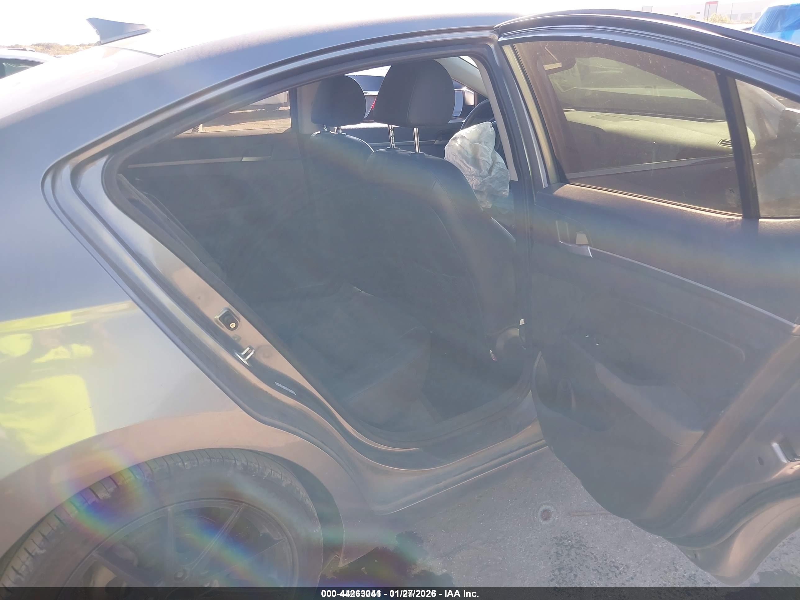 HYUNDAI ELANTRA image 8