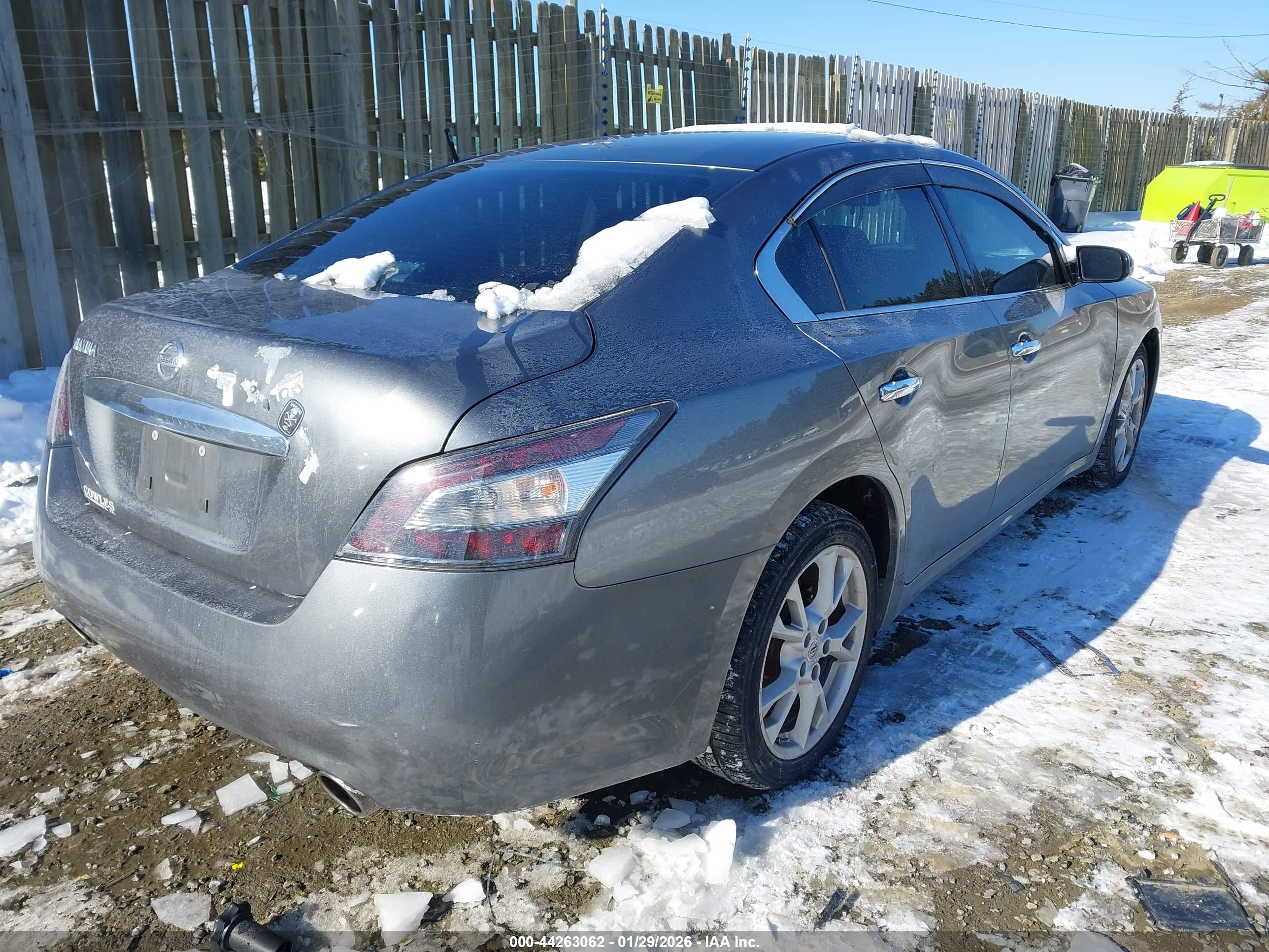 NISSAN MAXIMA image 4