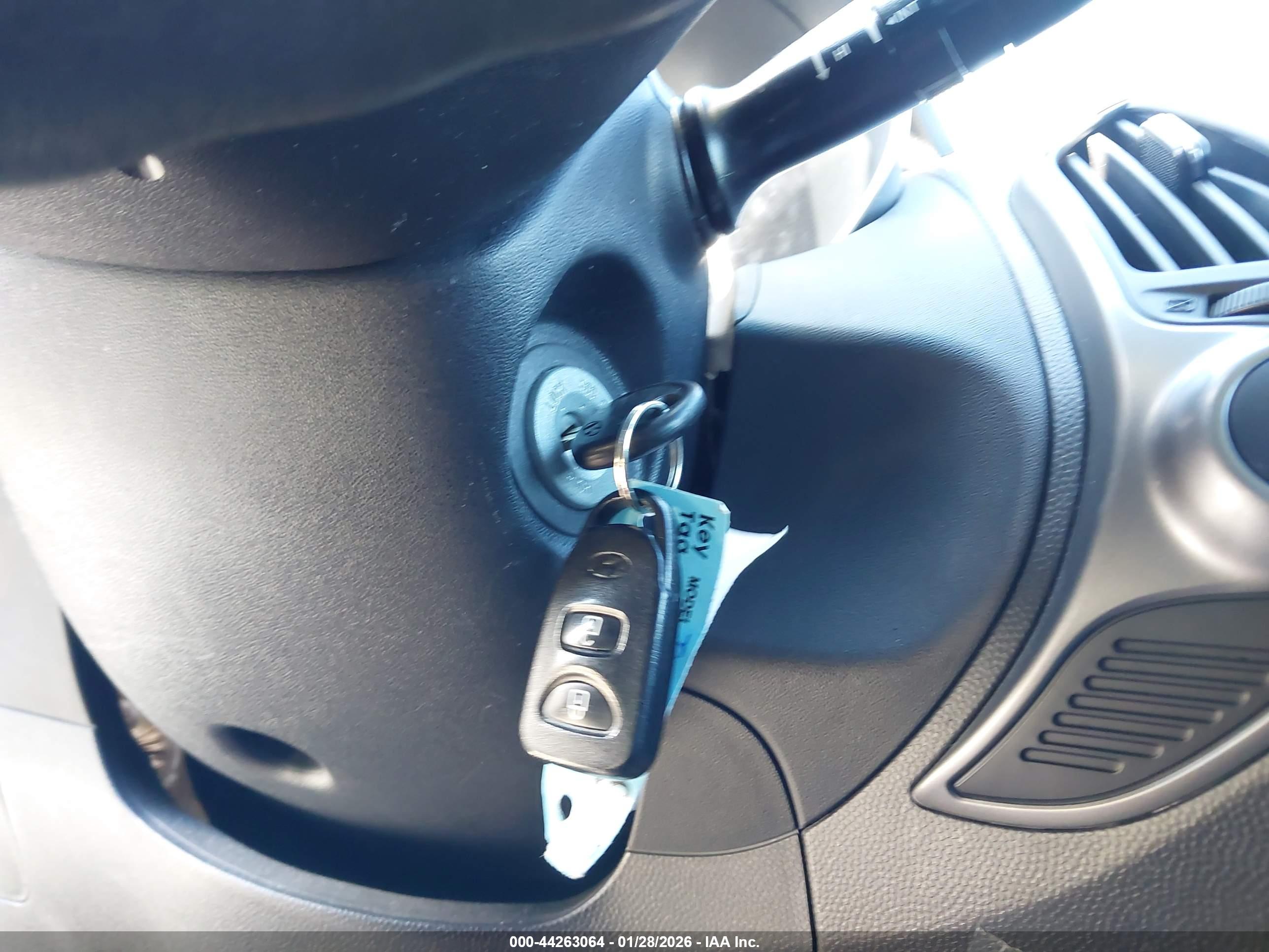 HYUNDAI TUCSON image 11