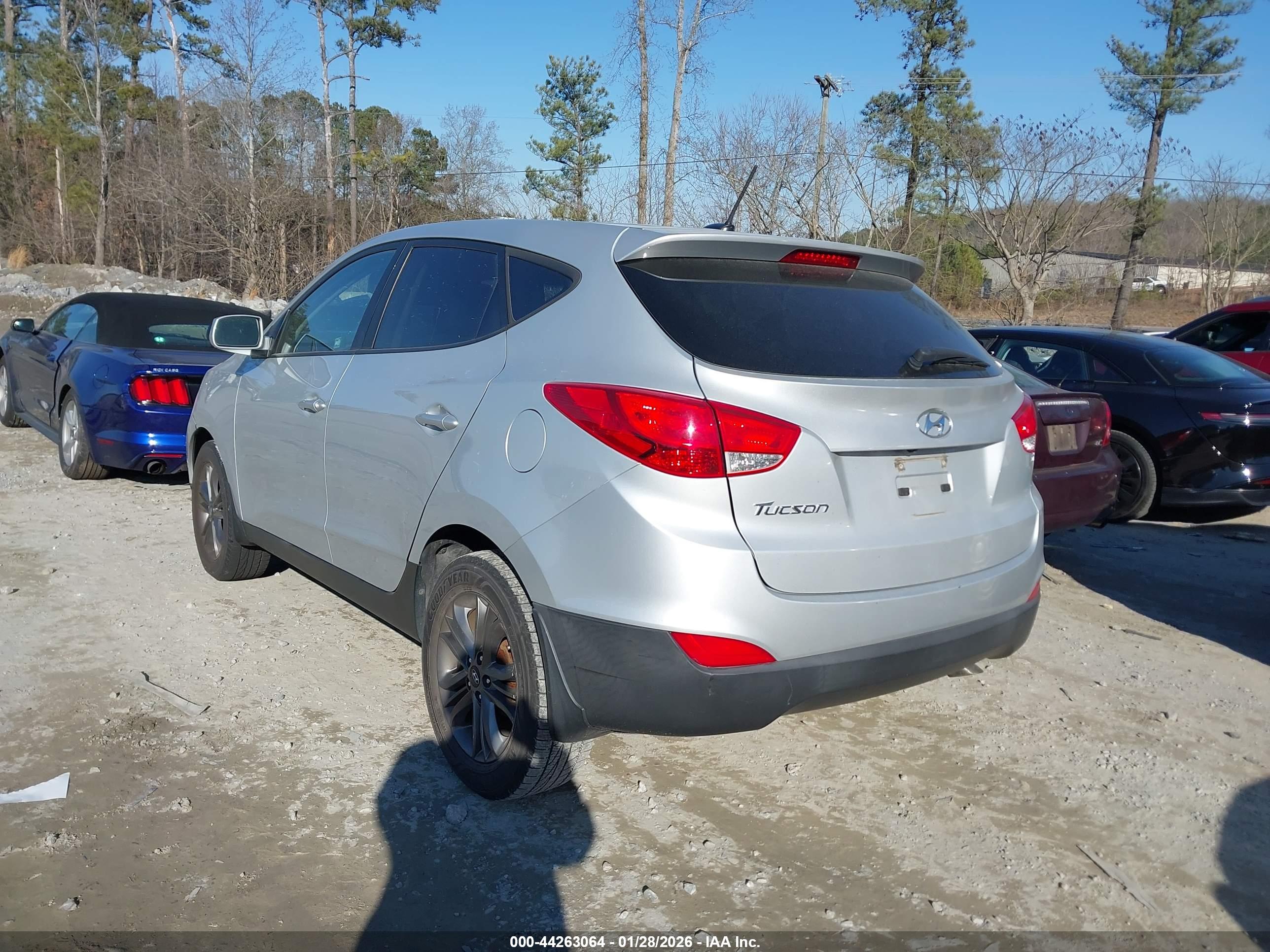 HYUNDAI TUCSON image 3