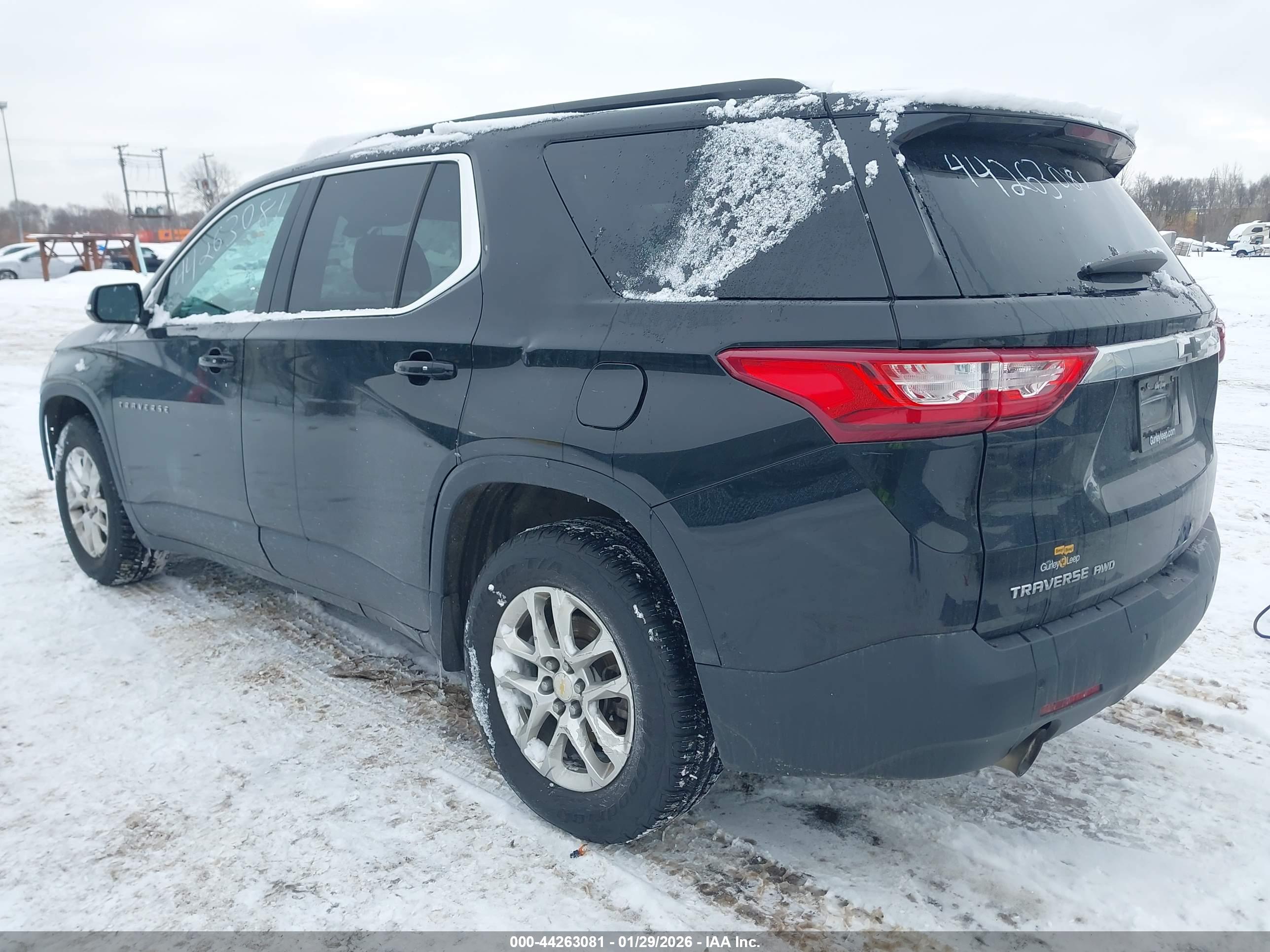 CHEVROLET TRAVERSE image 3