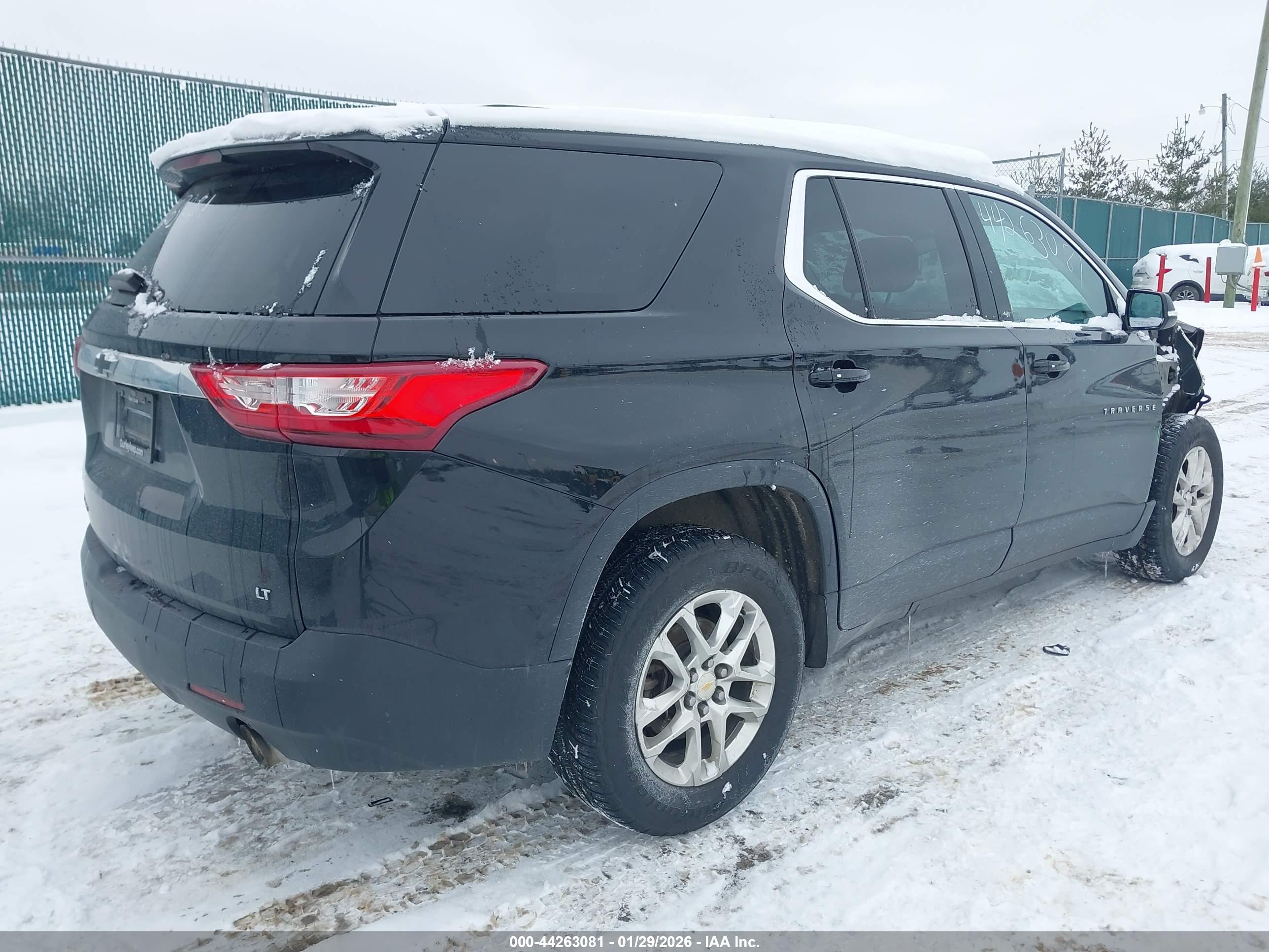 CHEVROLET TRAVERSE image 4