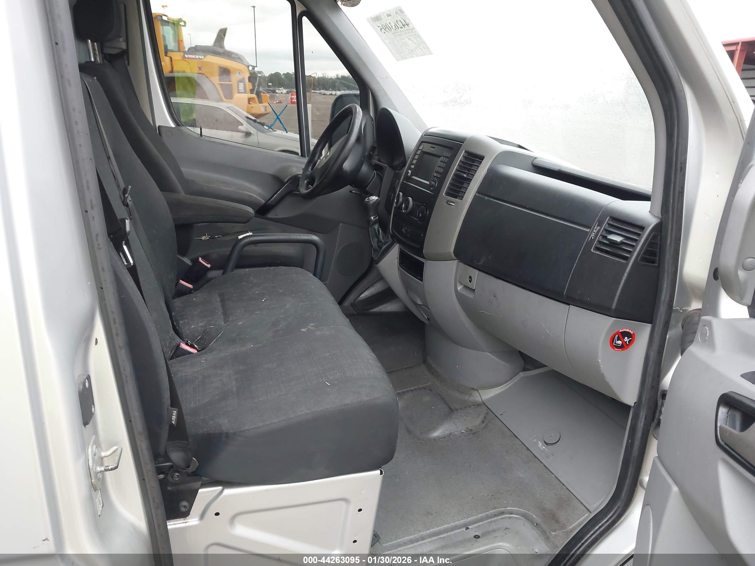MERCEDES-BENZ SPRINTER image 5